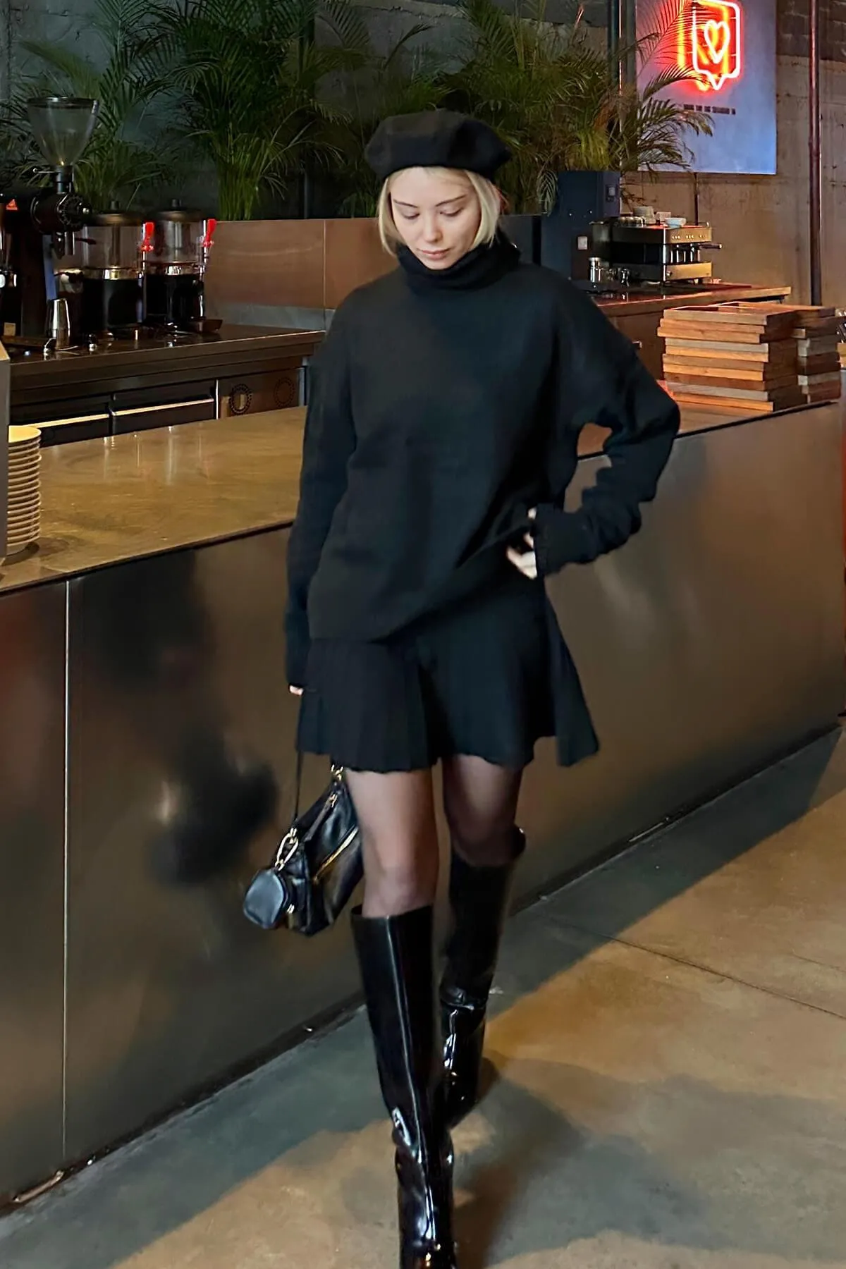 Swist  Schwarzes Rollkragenpullover-Plisel-Rock-Strickober- und -Unterteil-Set für Damen
