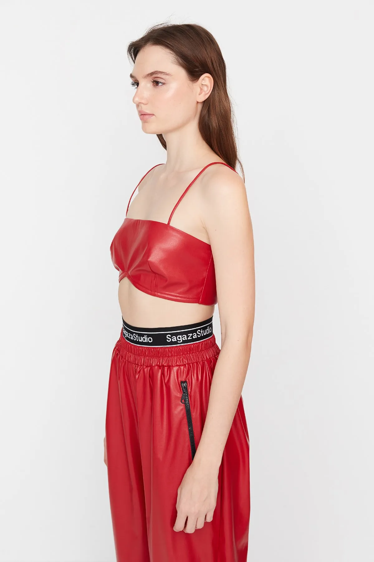 Trendyol Collection  X Sagaza Studio Rotes Bustier aus Kunstleder TPRAW23BS00063