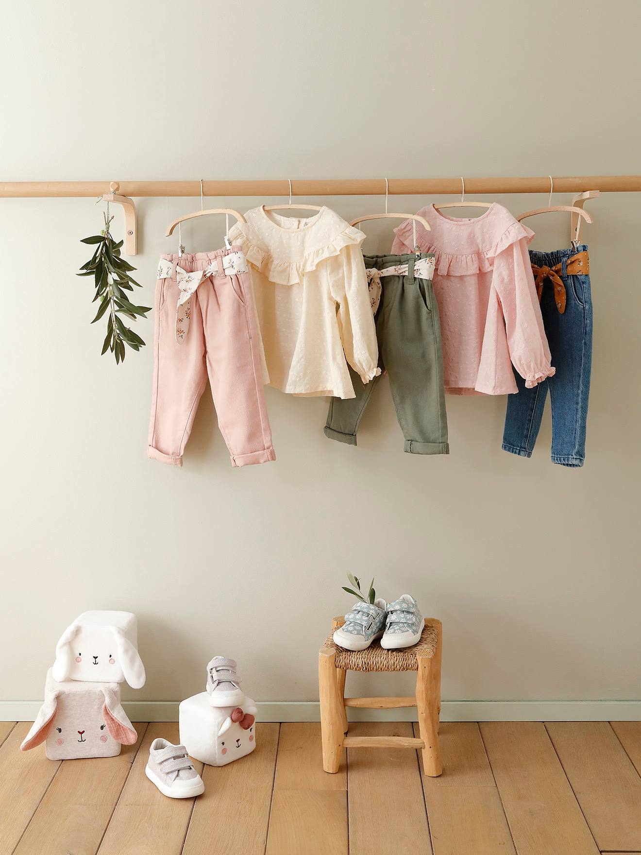 Blouse brodée bébé à volant écru