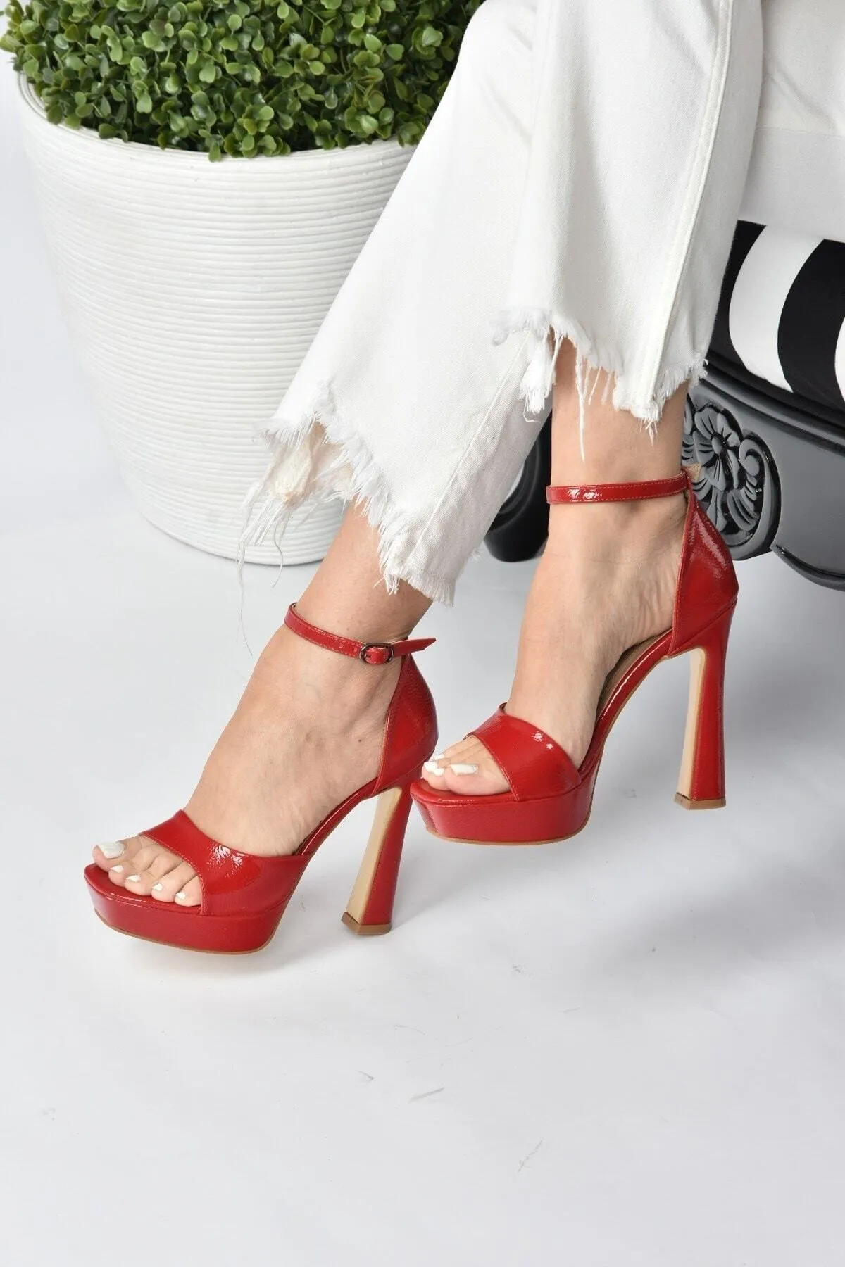 Fox Shoes  Rote Damen-Plateauschuhe aus Lackleder mit dickem Absatz K404580108