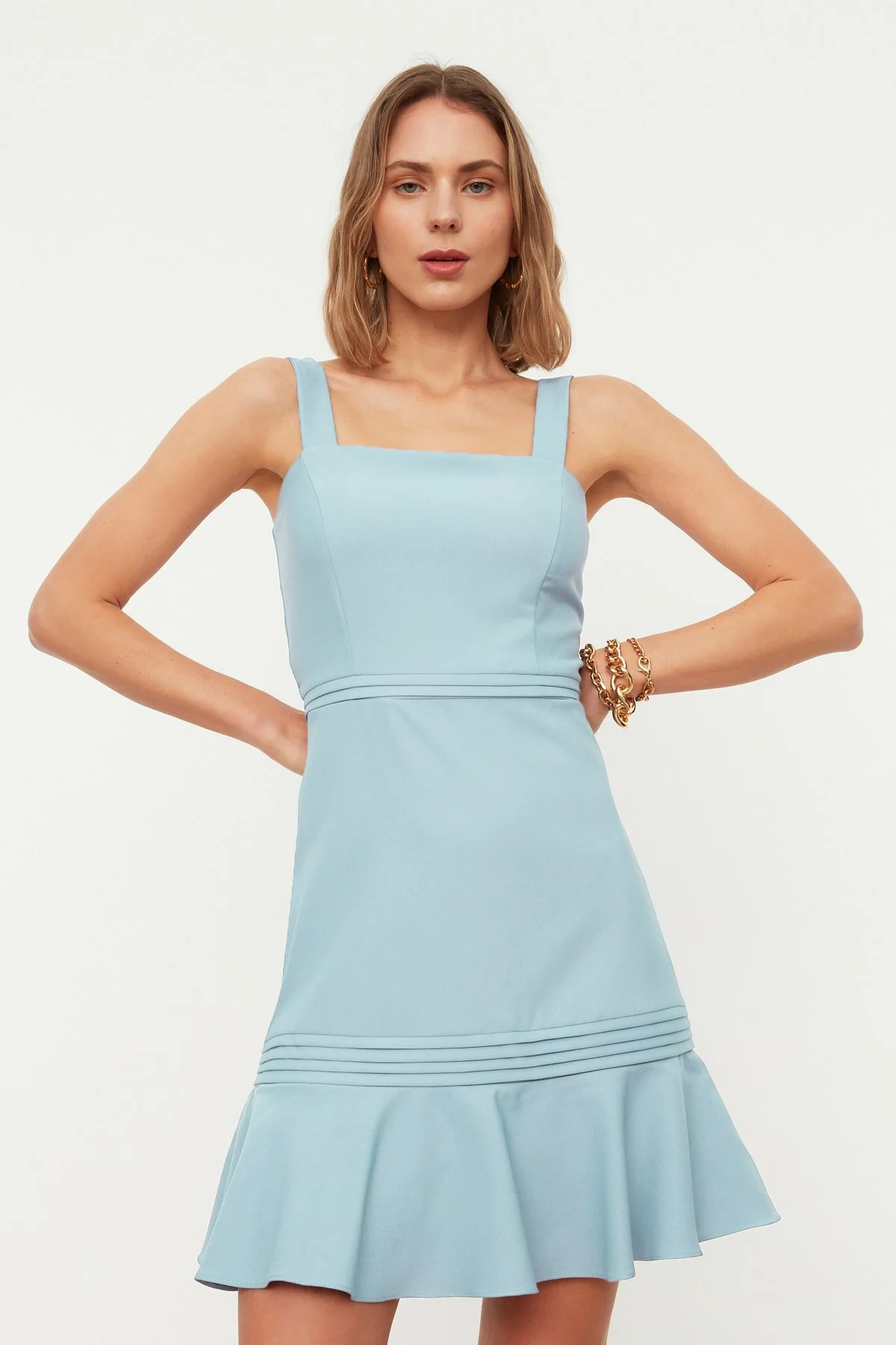 Trendyol Collection  Blaues A-Linien-Minikleid mit geripptem, detailliertem Rock und Volantträgern TWOSS20EL2504