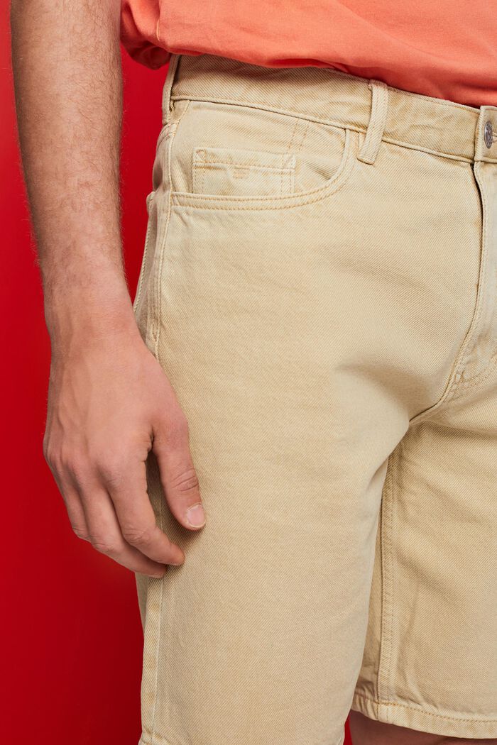 Shorts aus Coloured Denim