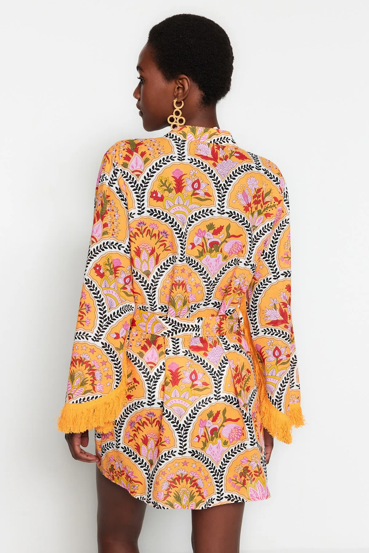 Trendyol Collection  Blumengemusterter Mini-Kimono und Kaftan aus 100 % Baumwolle TBESS23KM00004
