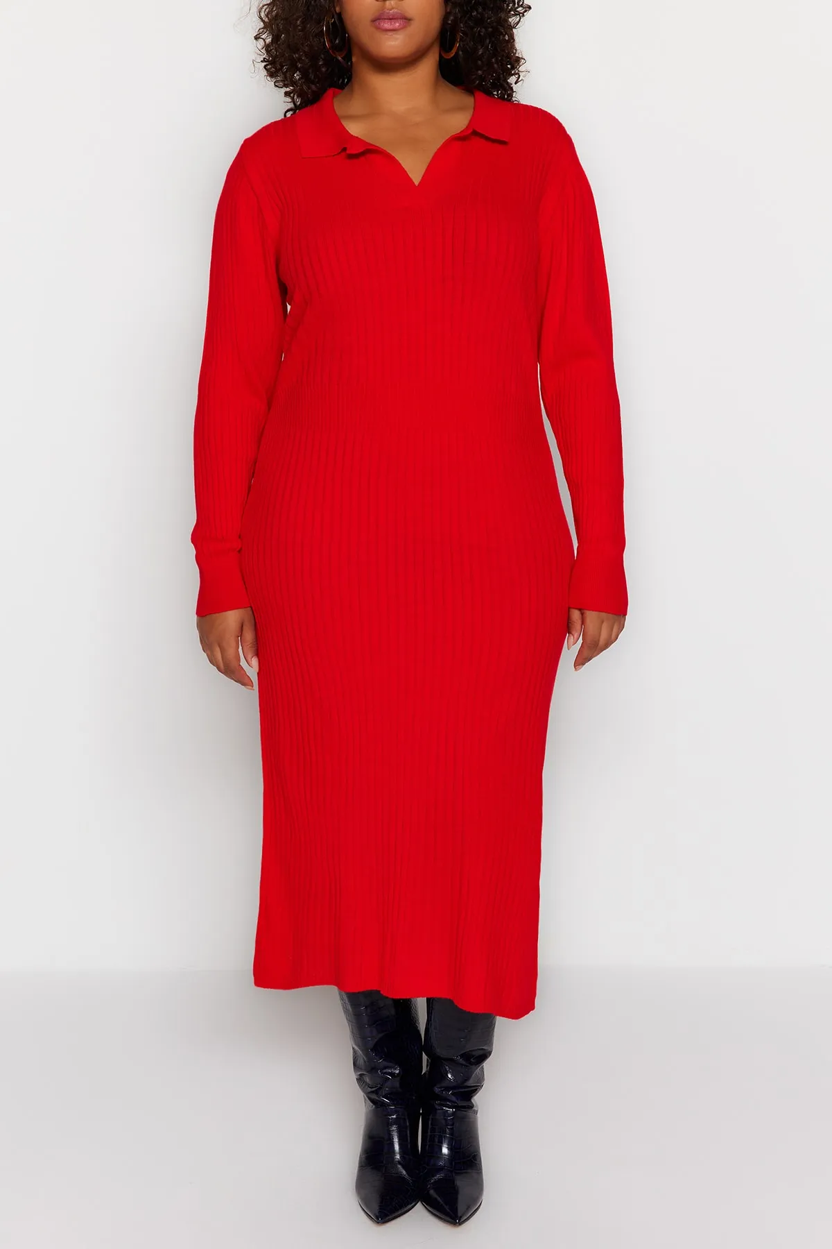 Trendyol Curve  Rotes Strickkleid mit Rollkragen