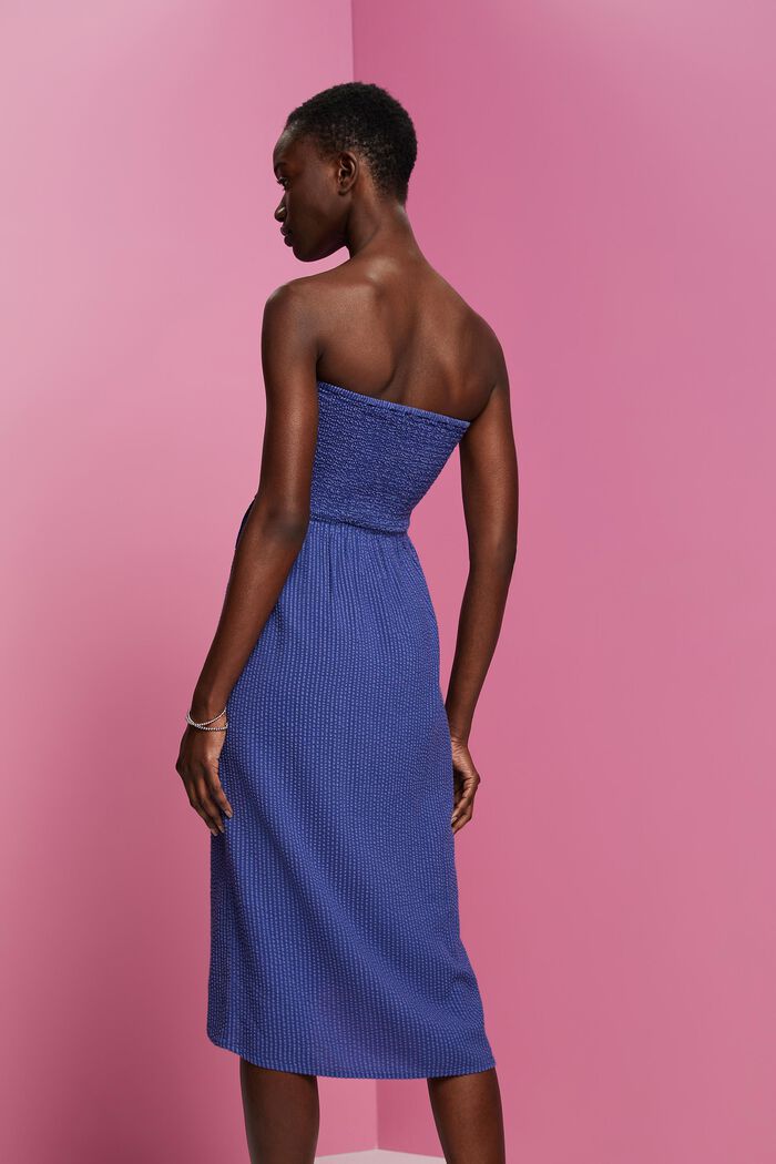 Gesmoktes Schlauchkleid in Midilänge