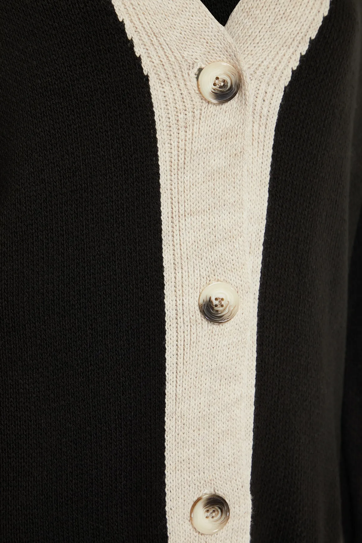 Trendyol Modest  Strickset mit Cardigan und Hose in Steinoptik mit Streifendetail TCTAW22AU0156