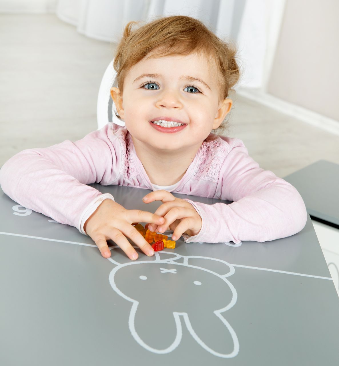 Roba Kinder Sitzgruppe miffy®, 2 Kinderstühlen & 1 Tisch, Holz, dunkelgrau, weiß, lackiert