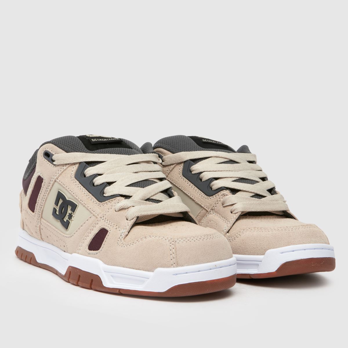 DC – Flerfärgade beige stagskor