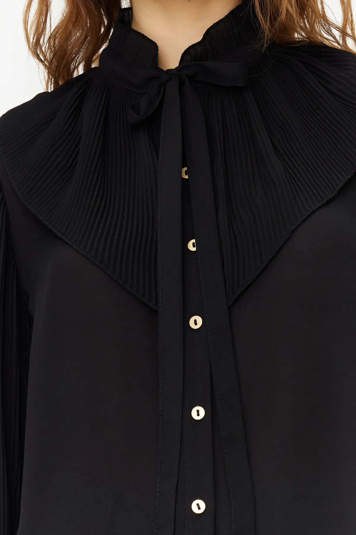 Trendyol Modest  Schwarzes, gewebtes Chiffon-Hemd mit Rüschen TCTSS24TG00014