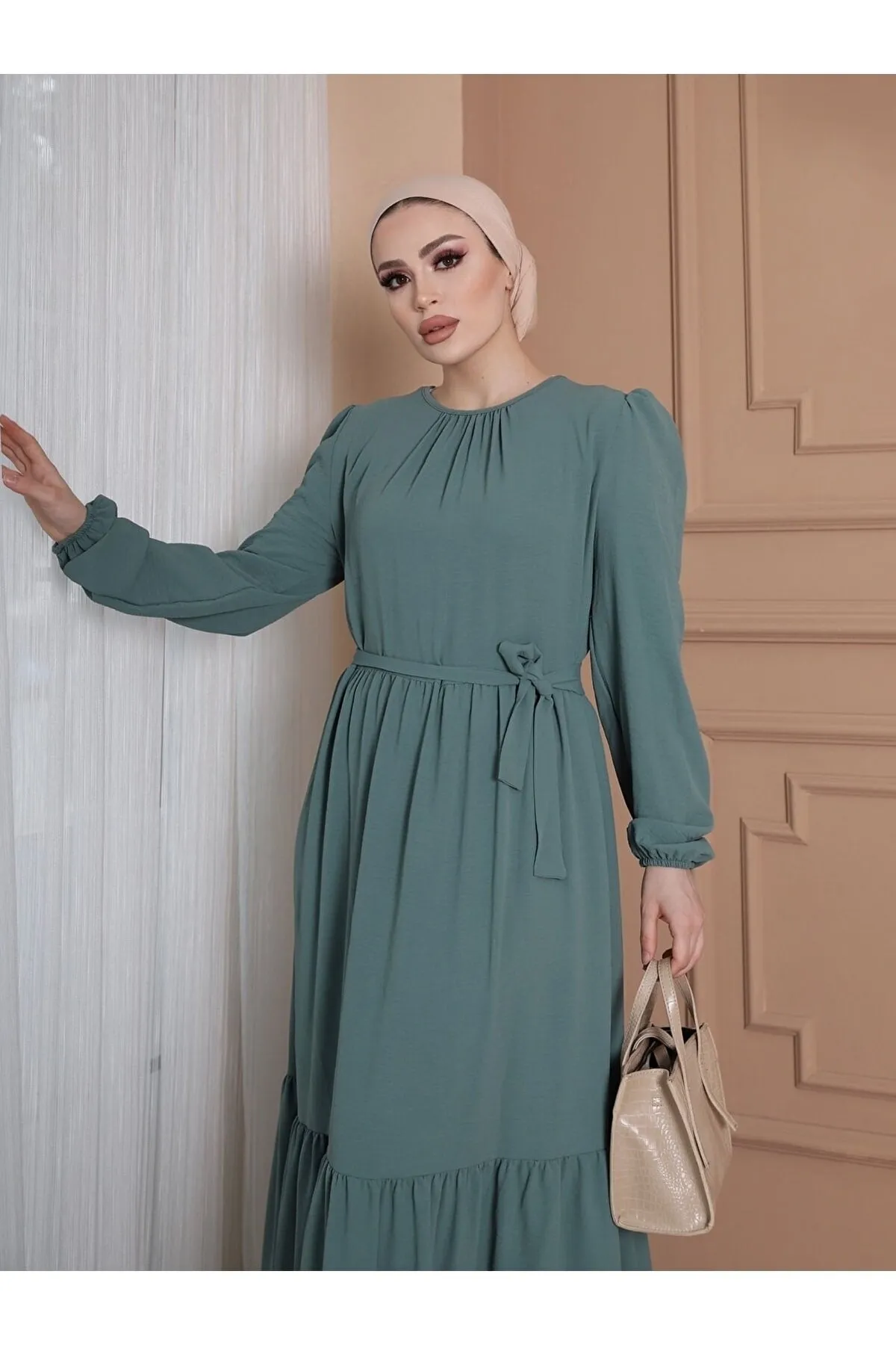 VOLT CLOTHİNG  Ayrobin Kleid mit Gürtel und Rüschendetail am Kragen