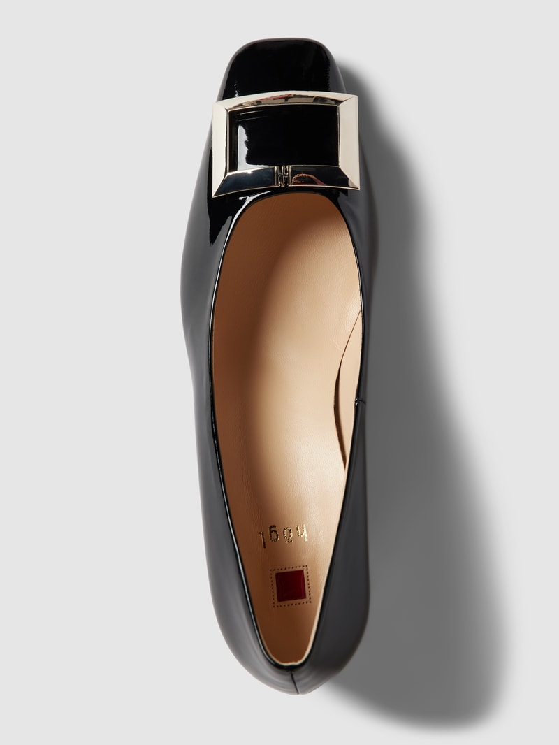 Ballerinas aus Leder mit Zierbesatz in schwarz