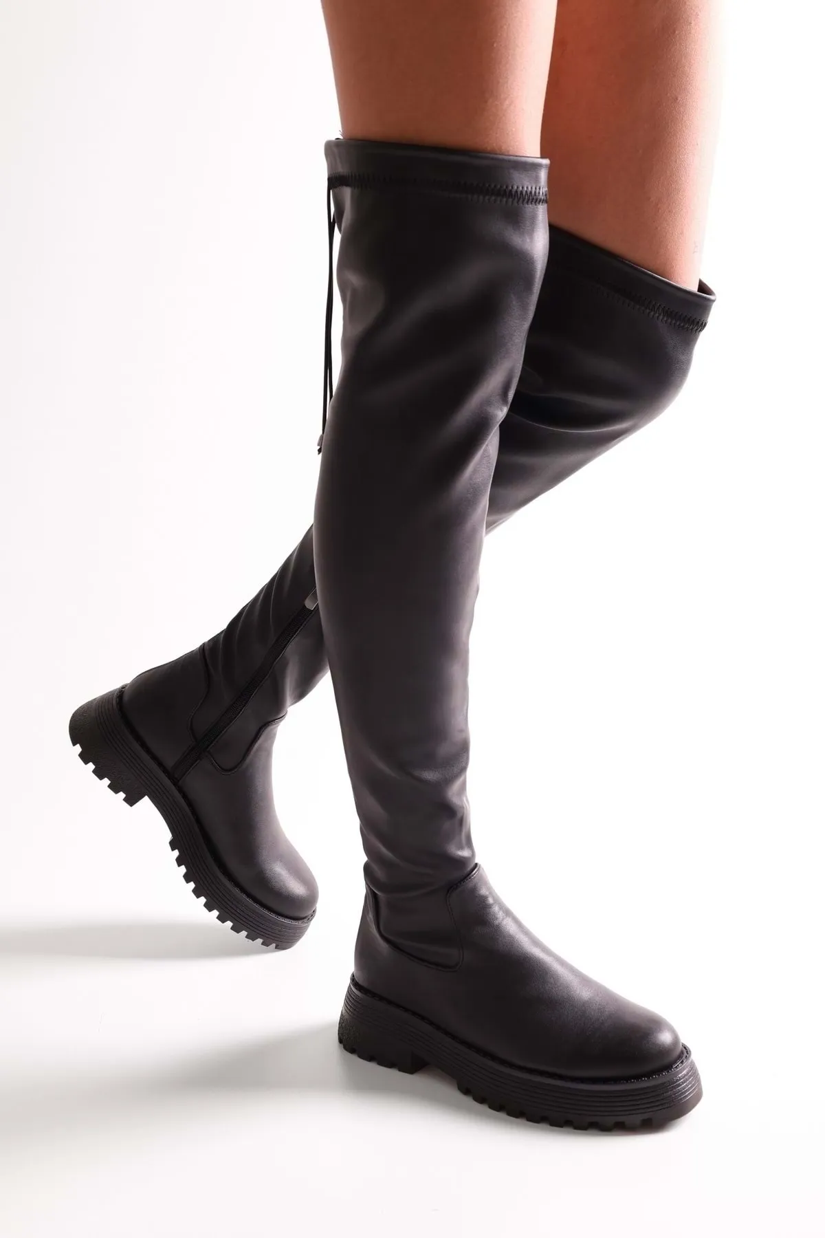 Shoeberry  Damen-Stiefel „Margot“ in Schwarz mit dicker Sohle und langen elastischen Stretch-Stiefeln in schwarzer Haut
