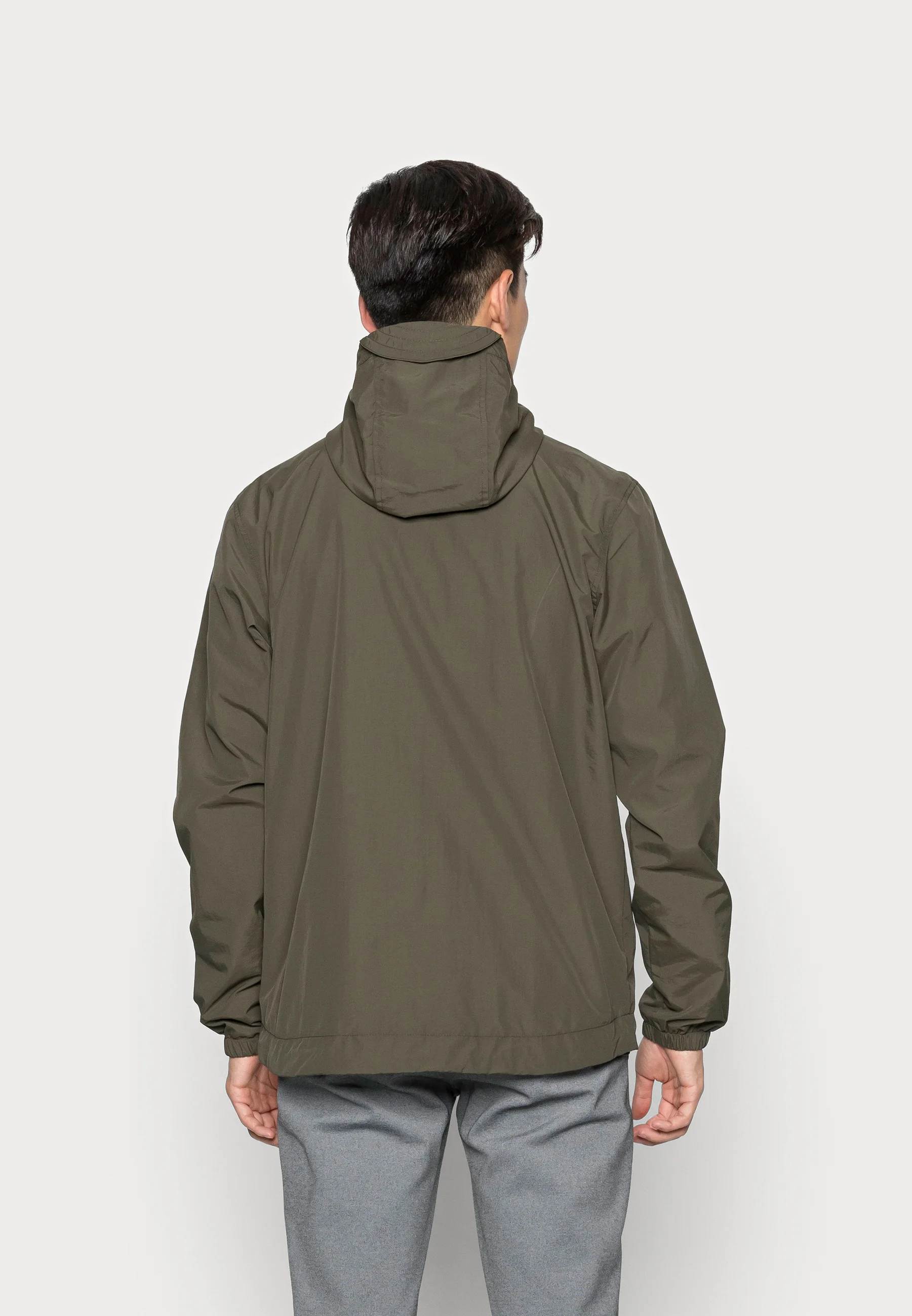 Chaqueta con capucha y cremallera Lyle & Scott - Chaqueta ligera