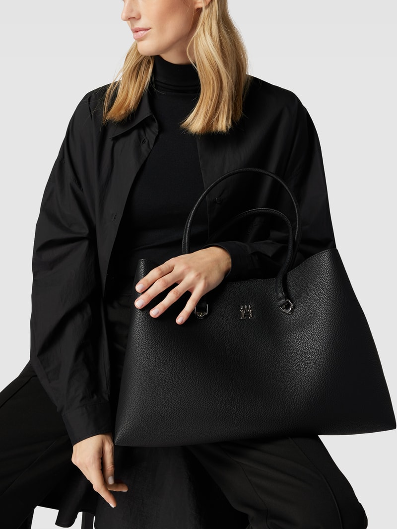 Shopper mit Label-Applikation in schwarz