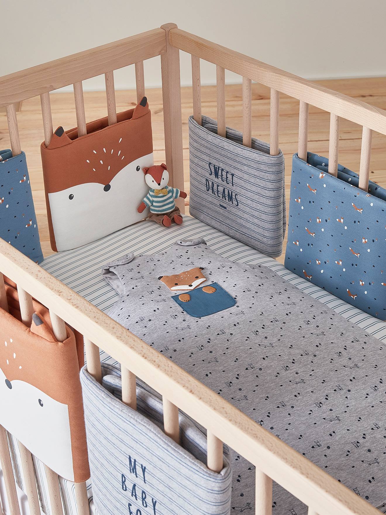 Tour de lit pare-chocs BABY FOX bleu / multicolore