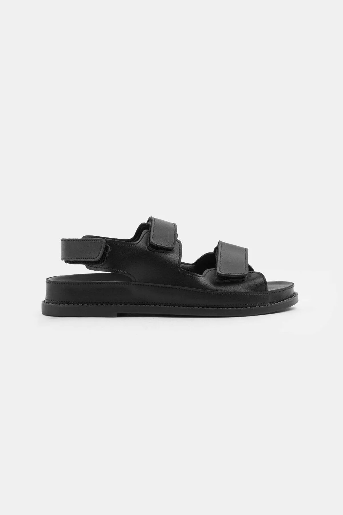 NİŞANTAŞI SHOES  Julia Black Matte Damen-Sandalen mit Klettverschluss und flacher Sohle