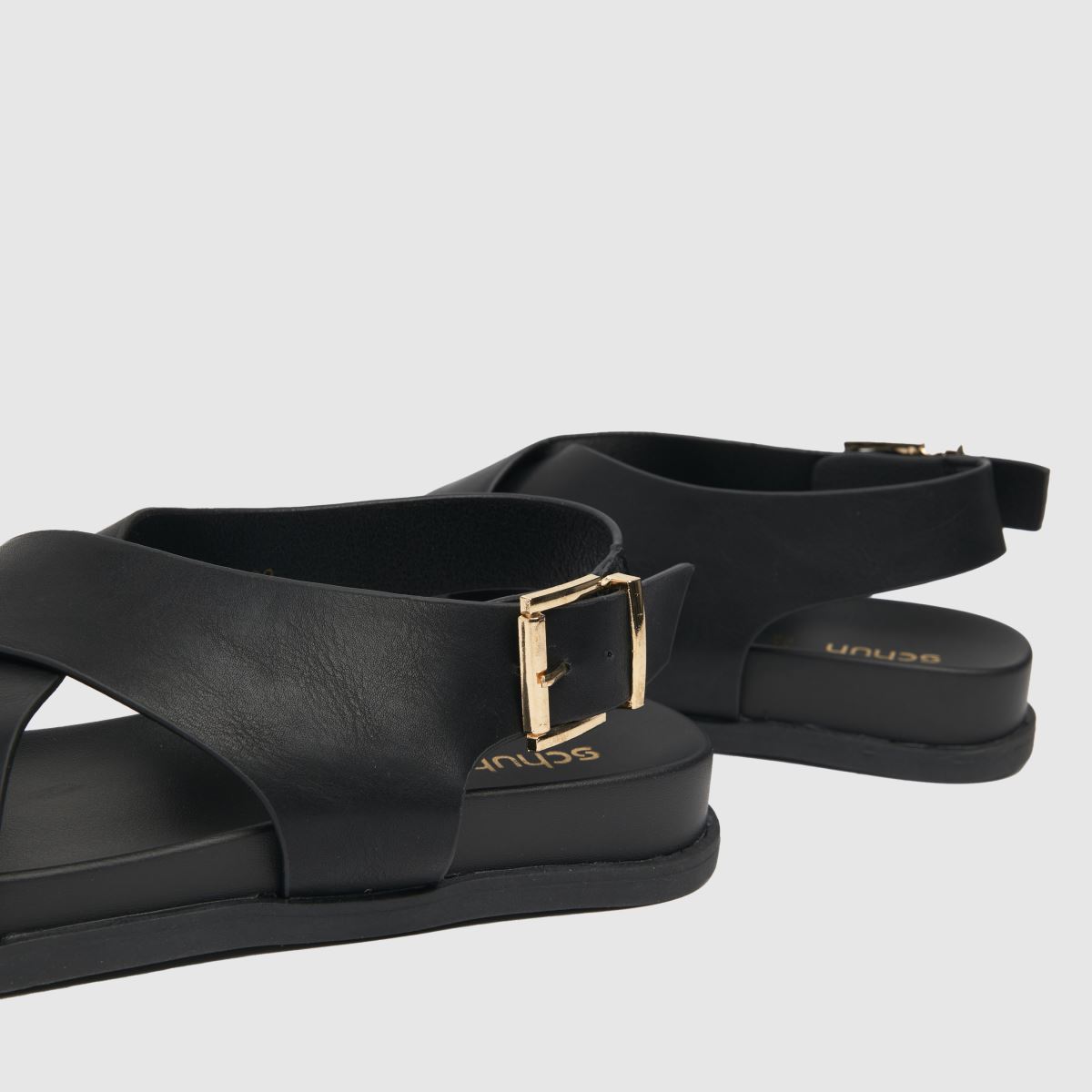 Schuh – Thalia – Svarta sandaler med tåögla och fotbädd