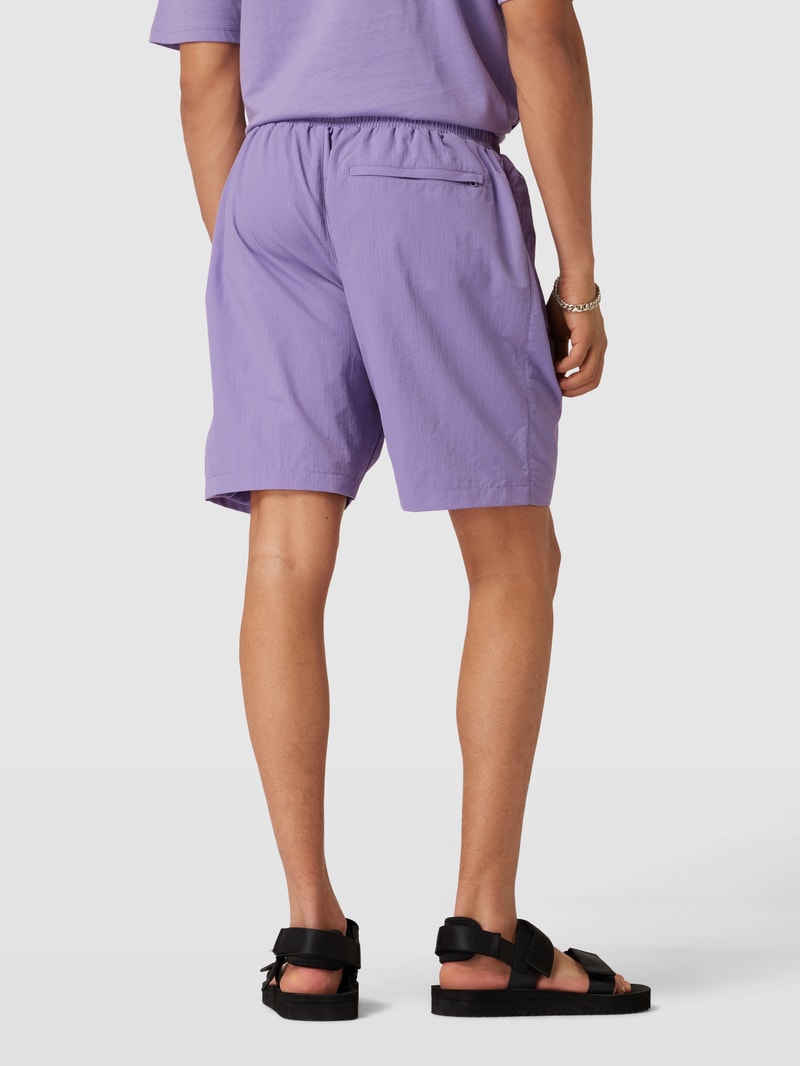Shorts mit Label-Print in flieder