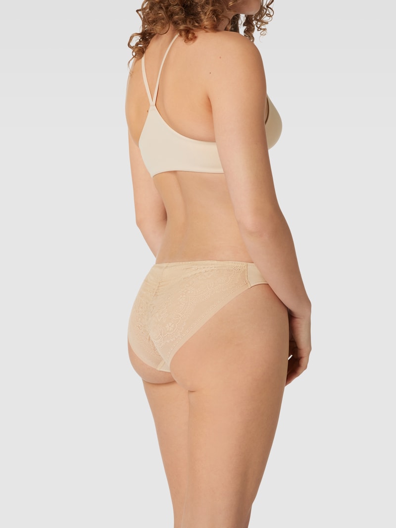 Slip mit Spitzeneinsatz Modell 'INVISIBLE LACE' in sand