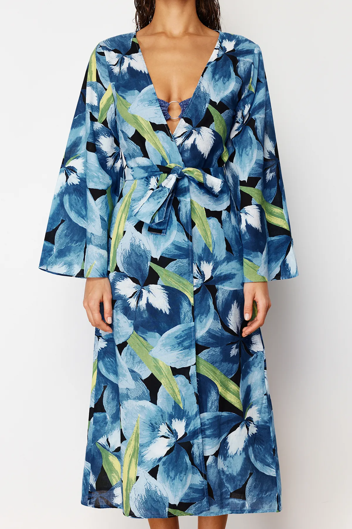 Trendyol Collection  Maxi-Kimono und Kaftan aus 100 % Baumwolle mit Blumenmuster und Gürtel TBESS24KM00014