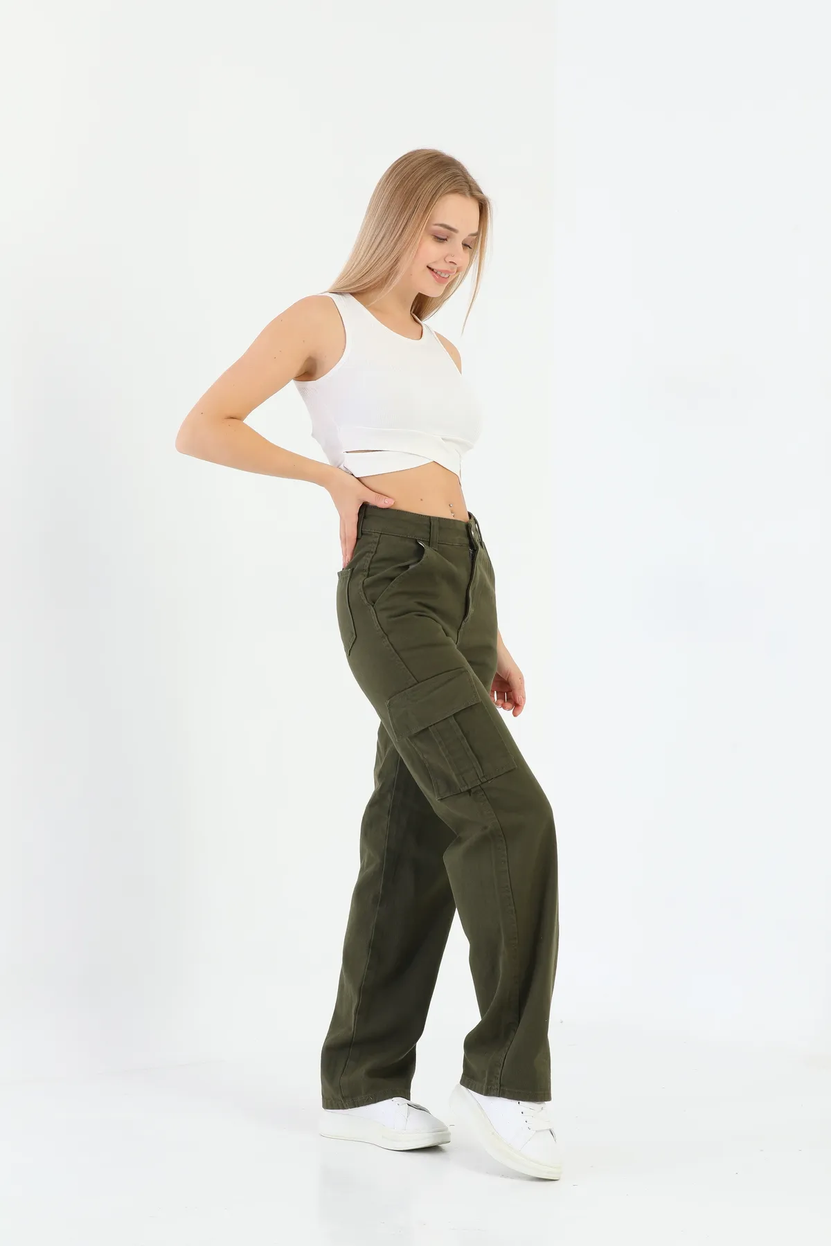 BİKELİFE  Khakifarbene Cargohose für Damen mit hoher Taille und weitem Bein