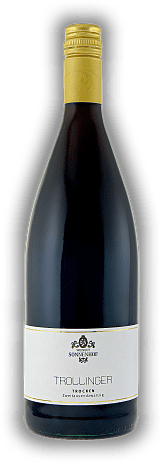 Sonnenhof, Trollinger, Gutsabfüllung, Qualitätswein, trocken 1,0 Liter, 2020, Württemberg  Sonnenhof, Trollinger, Gutsabfüllung, Qualitätswein, trocken 1,0 Liter, 2020, Württemberg  Ein blumig-fruchtiger Rotwein - der typische Württemberger Vesper-Ro