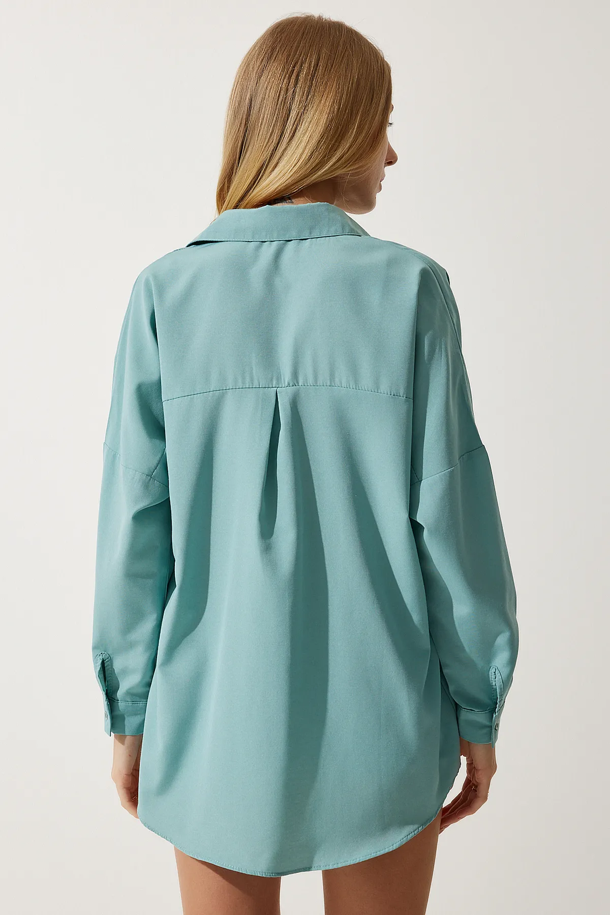 Happiness İstanbul  Wassergrünes, langes Oversize-Basic-Shirt für Damen DD00842