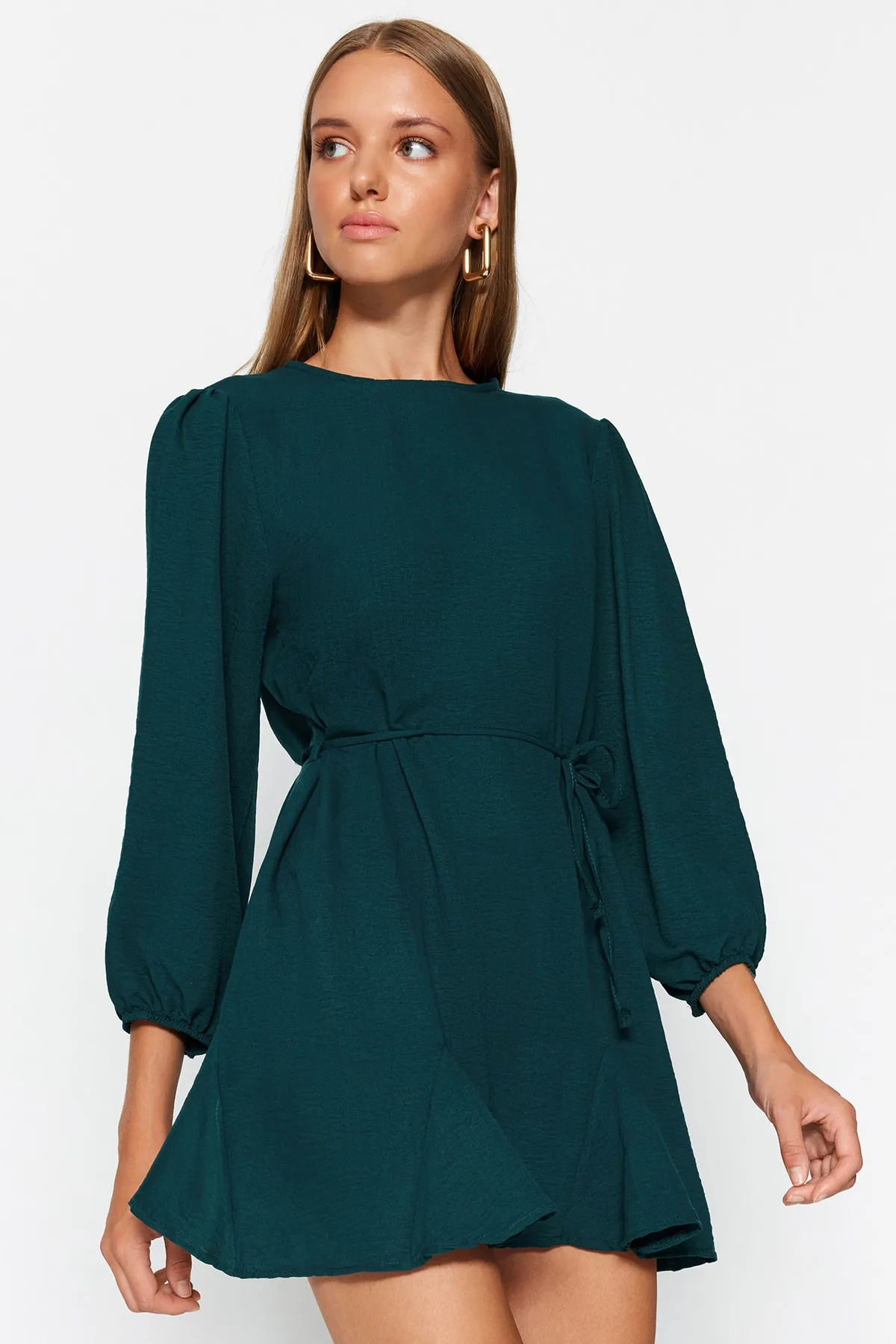 Trendyol Collection  Smaragdgrünes, detailliertes Webkleid mit Krawatte TWOAW24EL00337