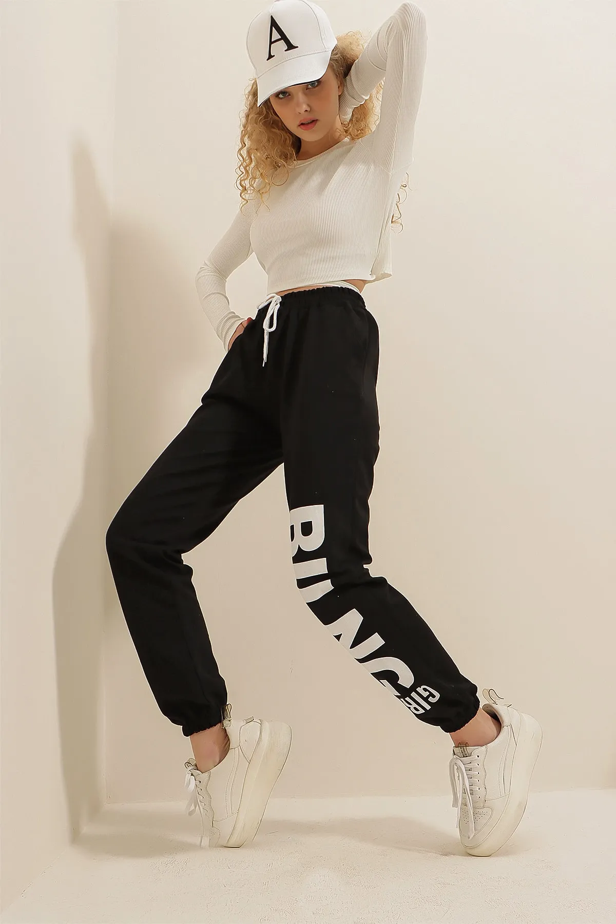 Trend Alaçatı Stili  Jogginghose - Schwarz - Relaxed