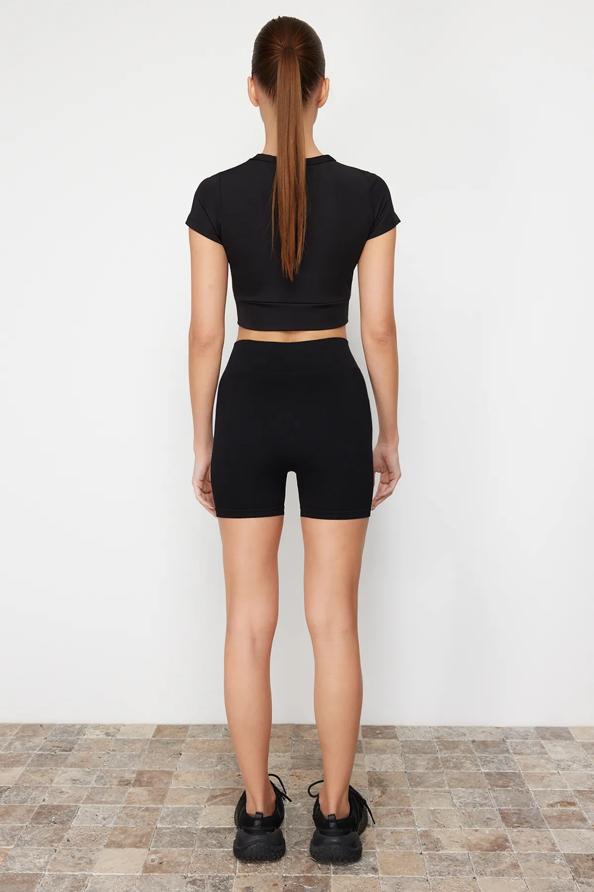 Trendyol Collection  Schwarz-Khakifarbene 2er-Pack nahtlos gestrickte Sportshorts/kurze Leggings THMSS24TY00046