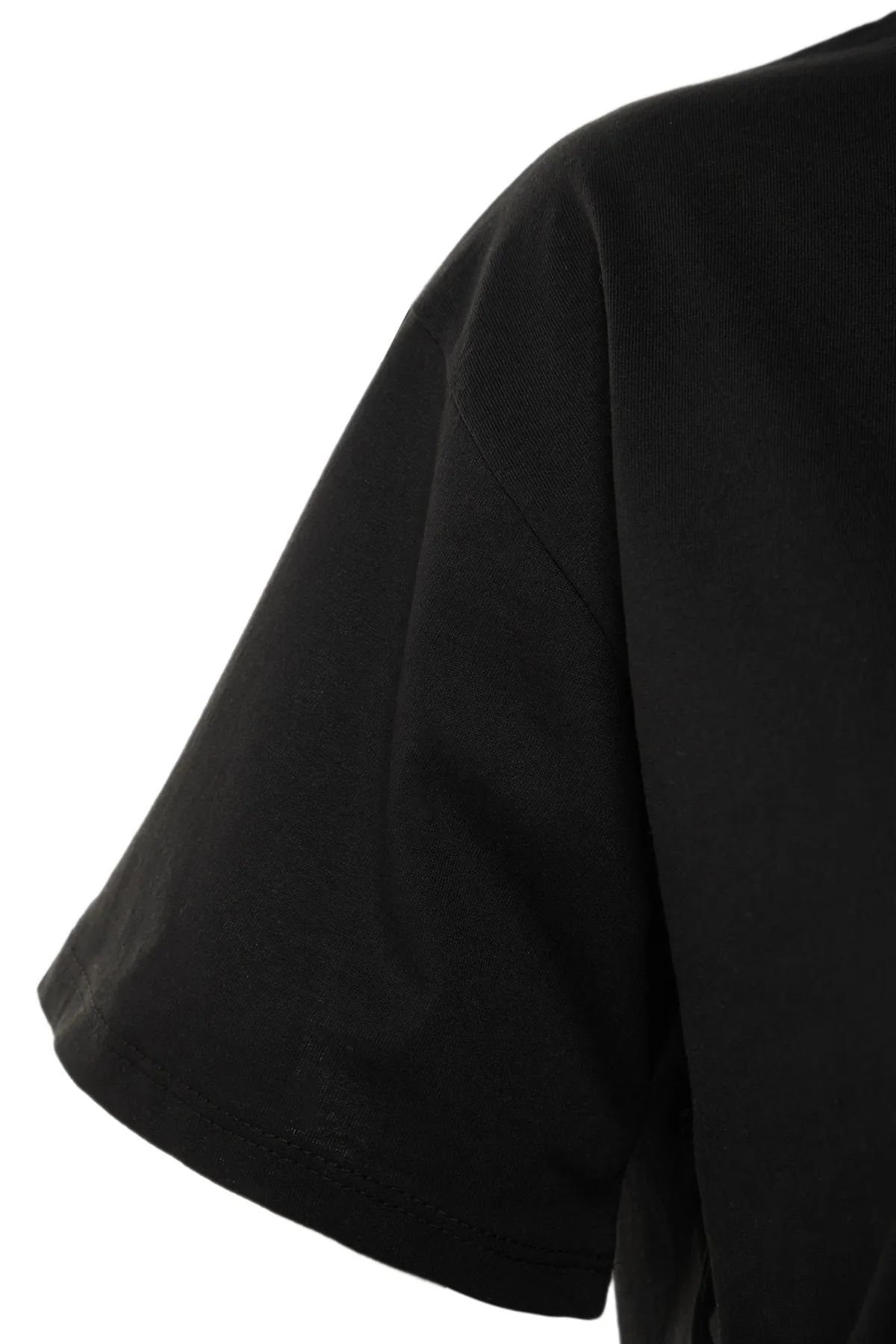 Trendyol Collection  Schwarzes, übergroßes/weites Strick-T-Shirt mit Rundhalsausschnitt aus 100 % Baumwolle TWOSS20TS0134