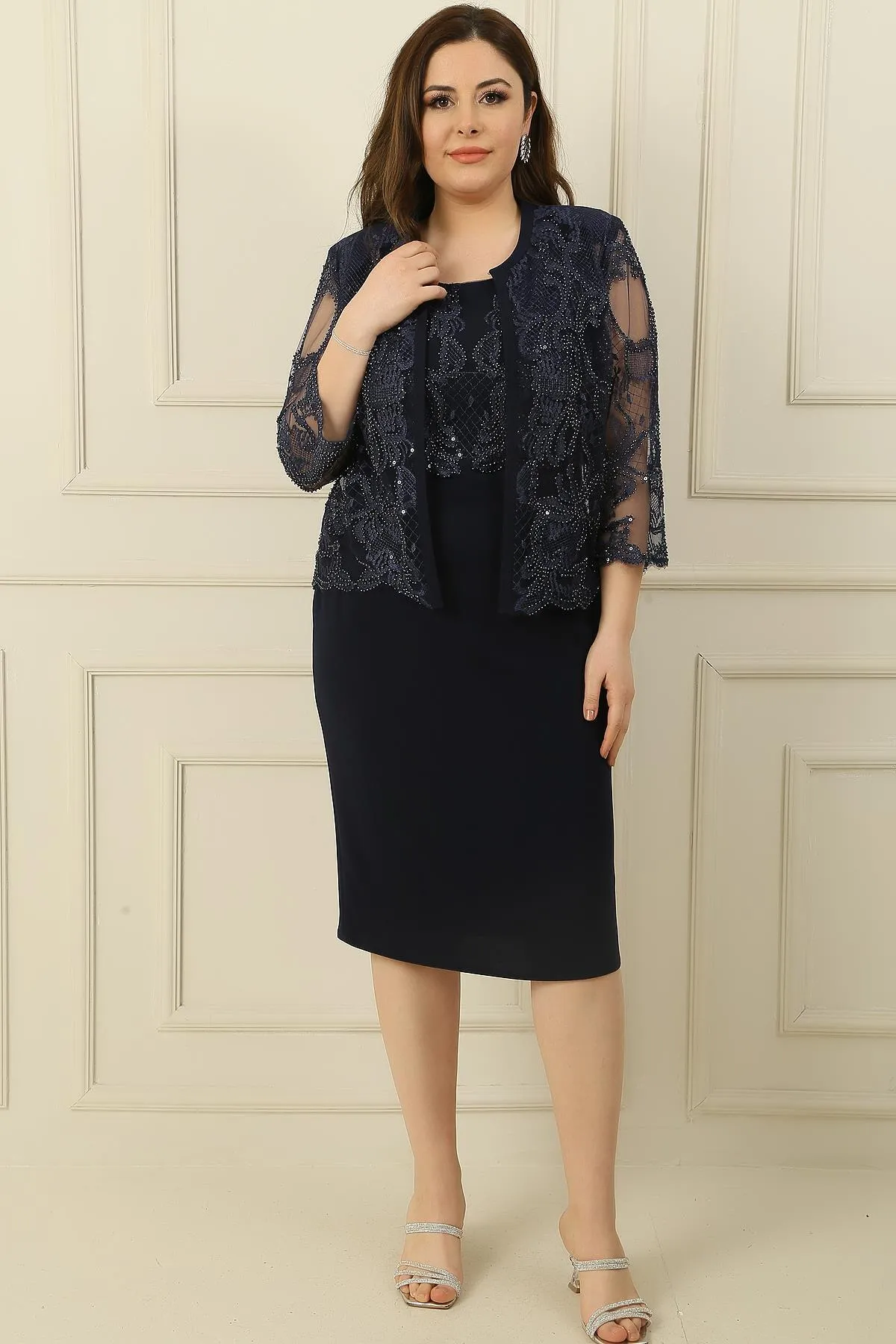 By Saygı  Top mit Pailletten besticktem, gefüttertem Kreppkleid, mit Pailletten bestickter Tülljacke, großes 2-teiliges Set