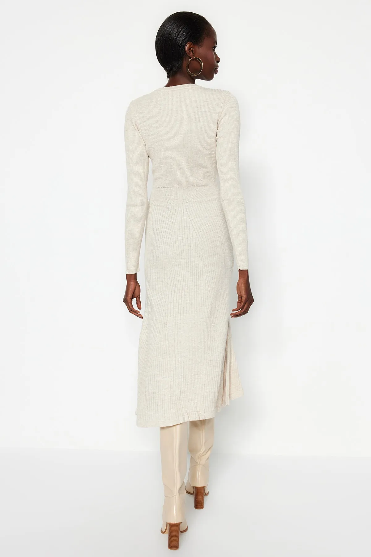 Trendyol Collection  Steinfarbenes Midi-Strickkleid mit Rundhalsausschnitt TWOAW21EL0422