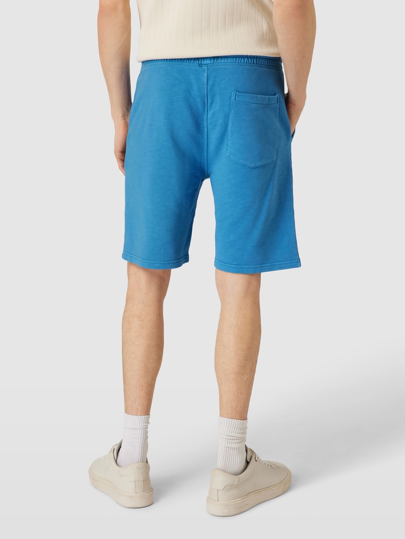 Shorts mit seitlichen Eingrifftaschen in royalblau