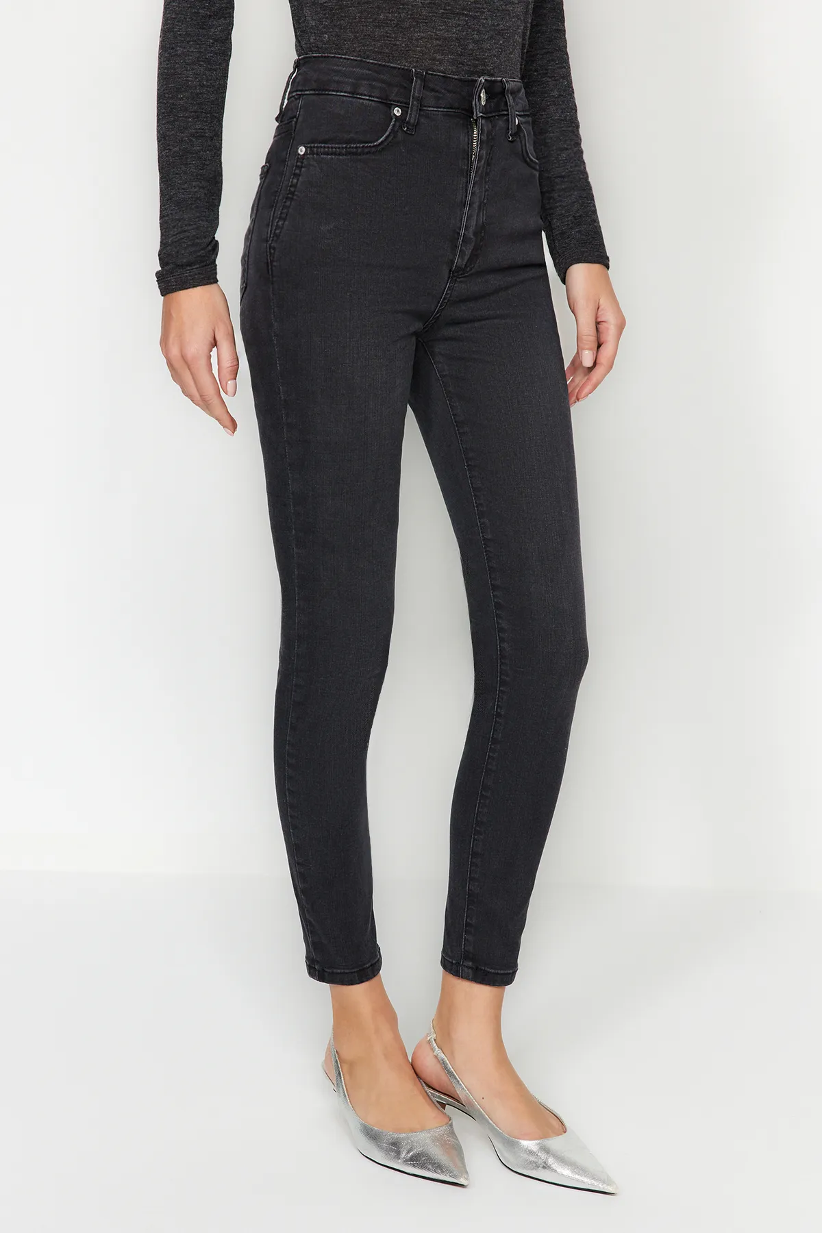 Trendyol Collection  Schwarze Skinny Jeans mit hoher Taille und Taschendetail TWOAW24JE00279