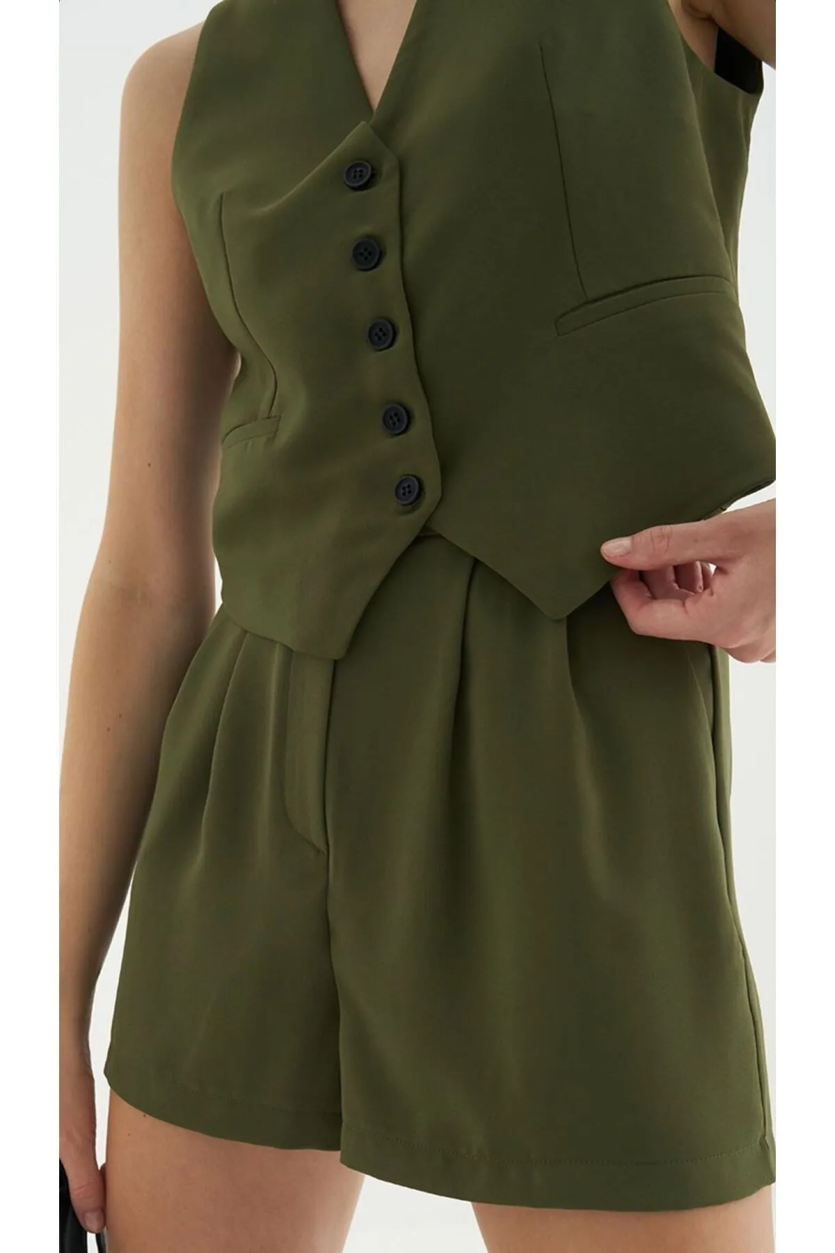 Laluvia  Khakifarbenes Weste-Shorts-Set