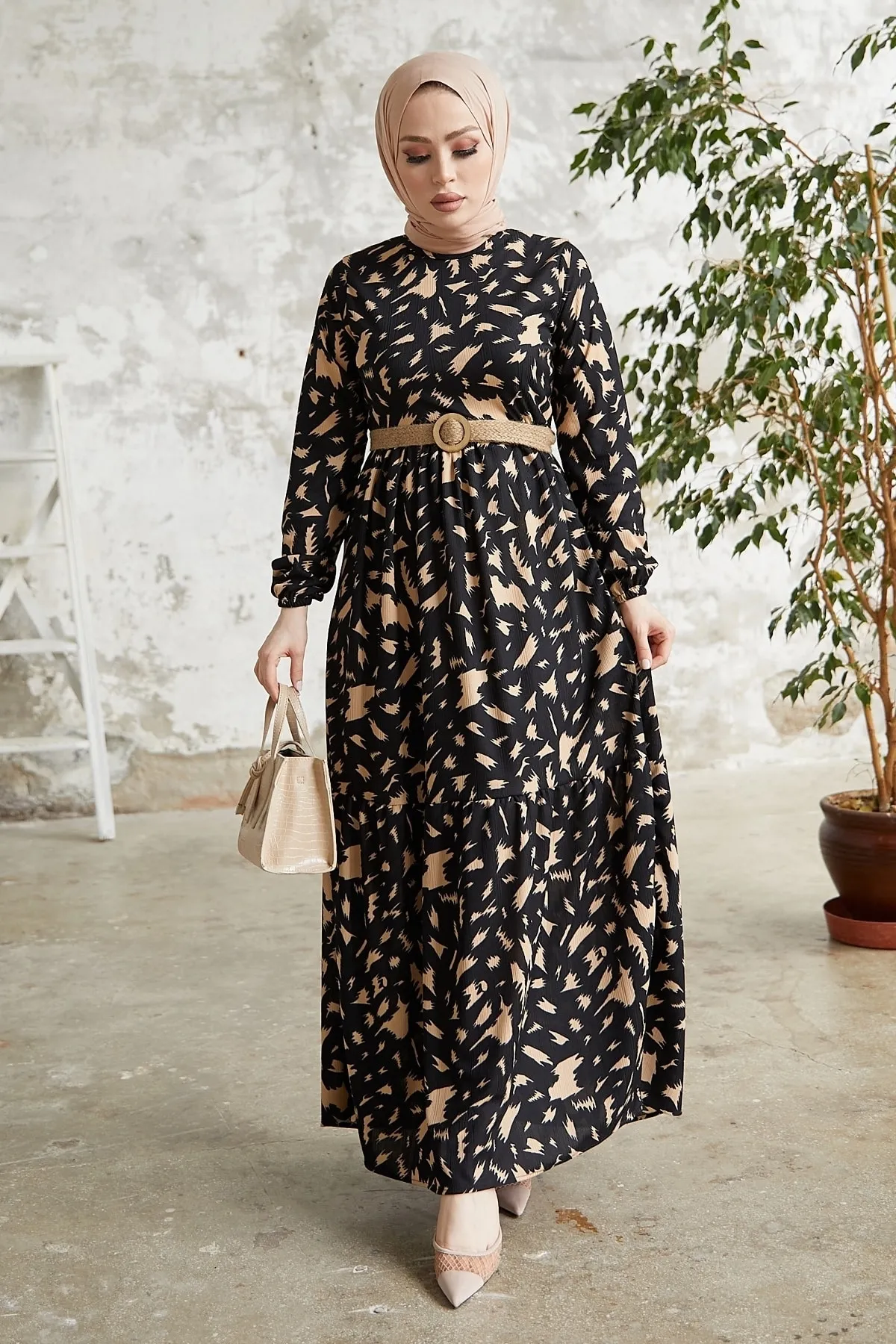 InStyle  Rena Kleid mit Strohgürtelmuster – Schwarz