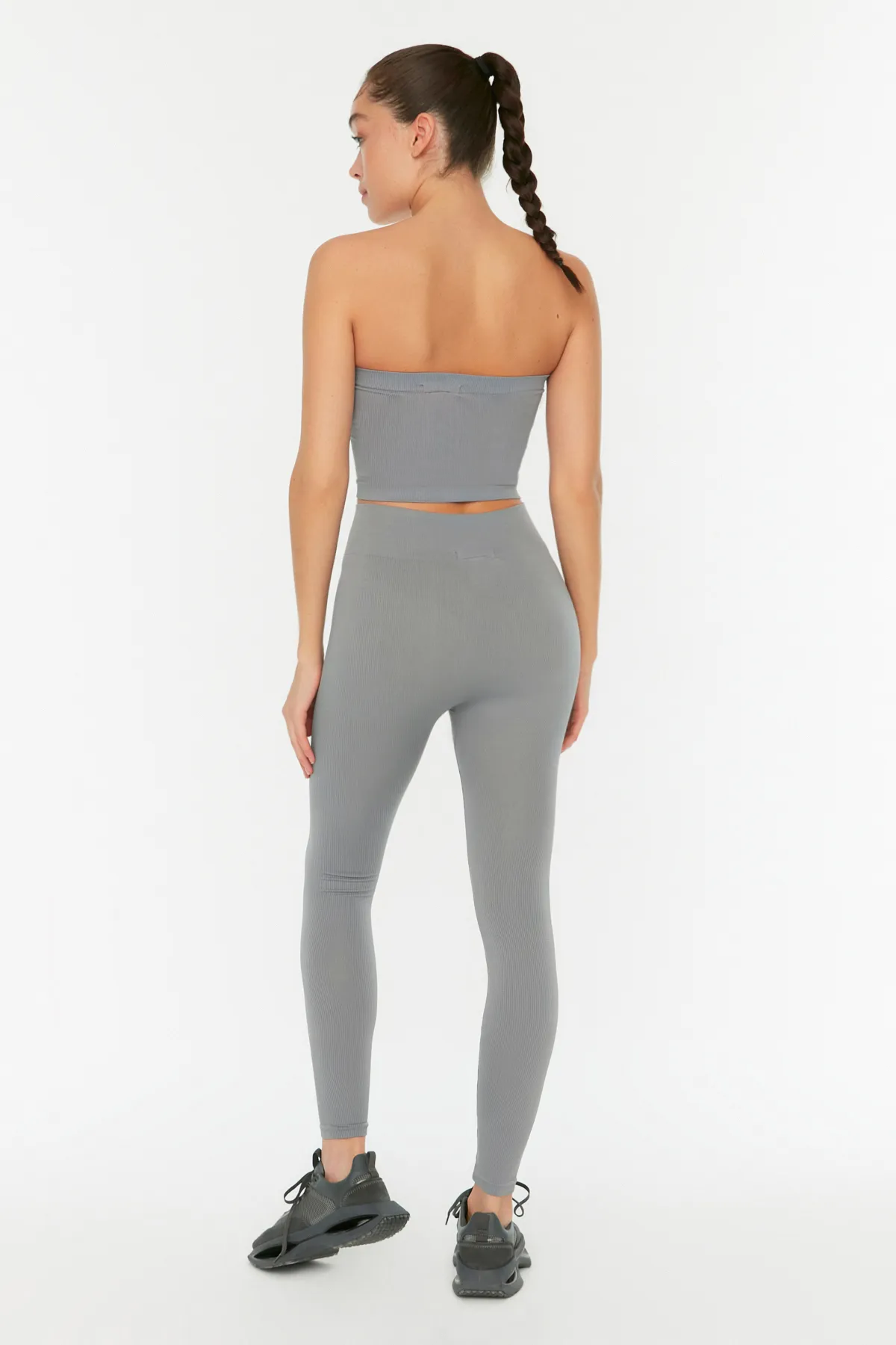Trendyol Collection  Graue, nahtlos/nahtlos gestrickte Sport-Leggings in voller Länge TWOAW20TA0071