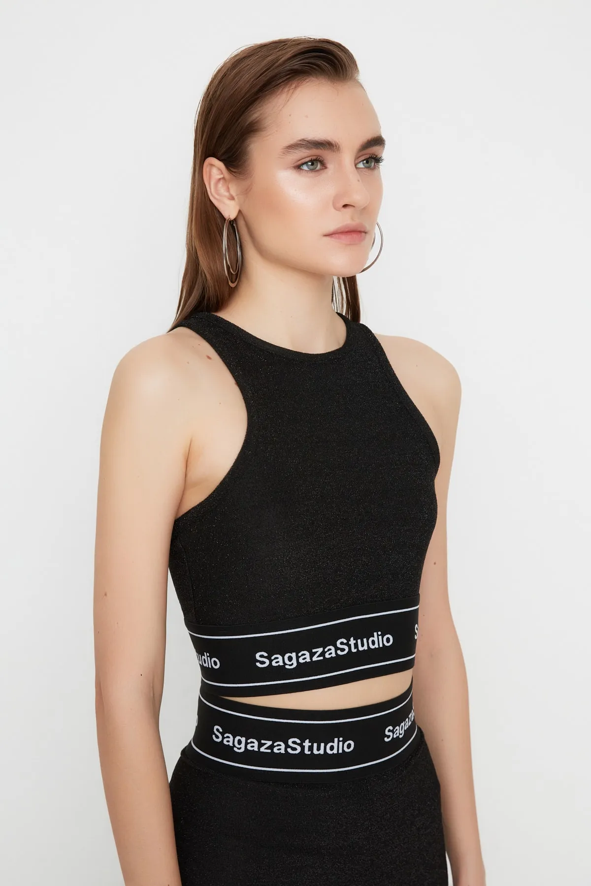 Trendyol Collection  X Sagaza Studio Schwarzes, glänzendes, elastisches, detailliertes Strick-Bustier TPRAW22BS0014