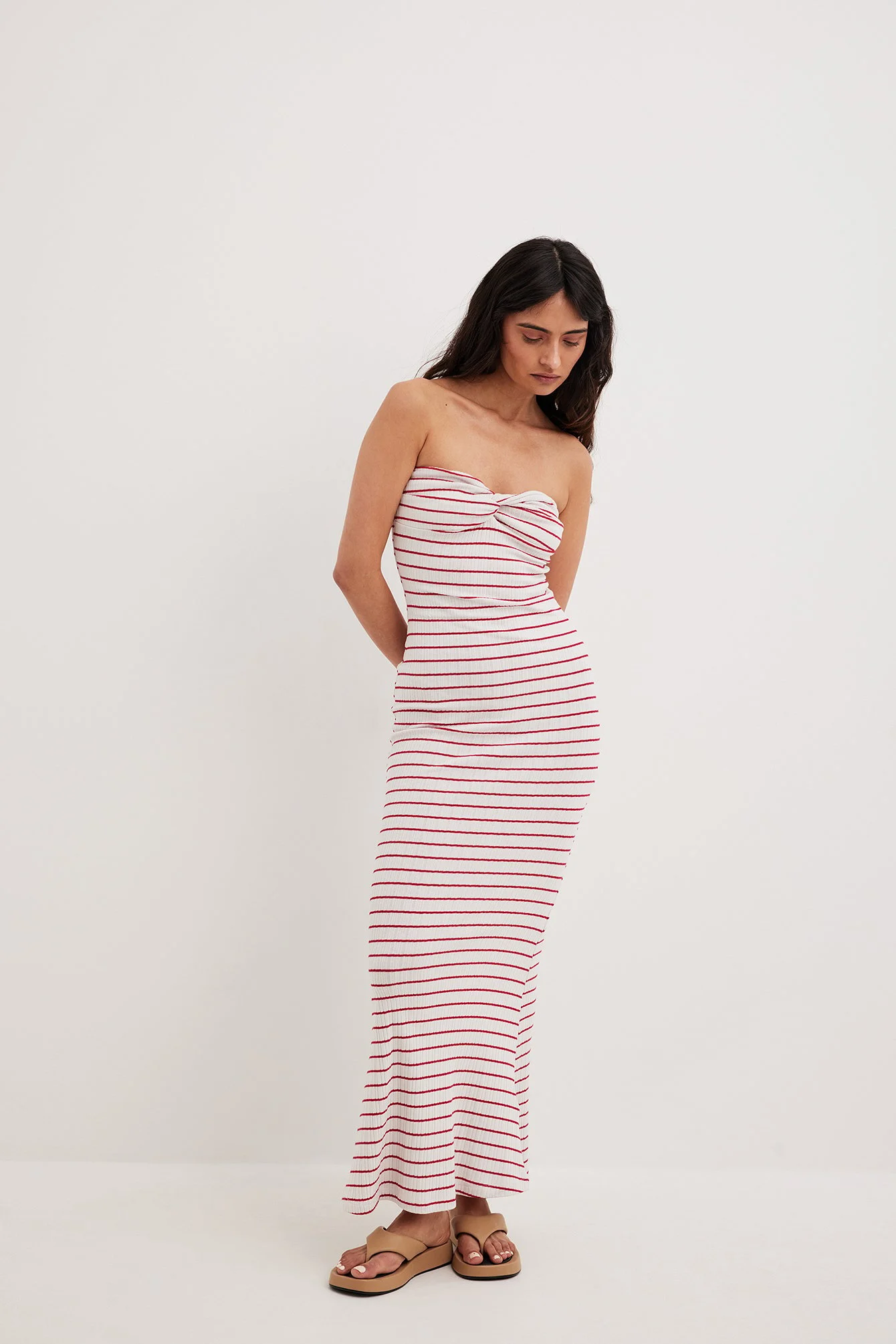 Maxi-Röhrenkleid mit Drehung vorne