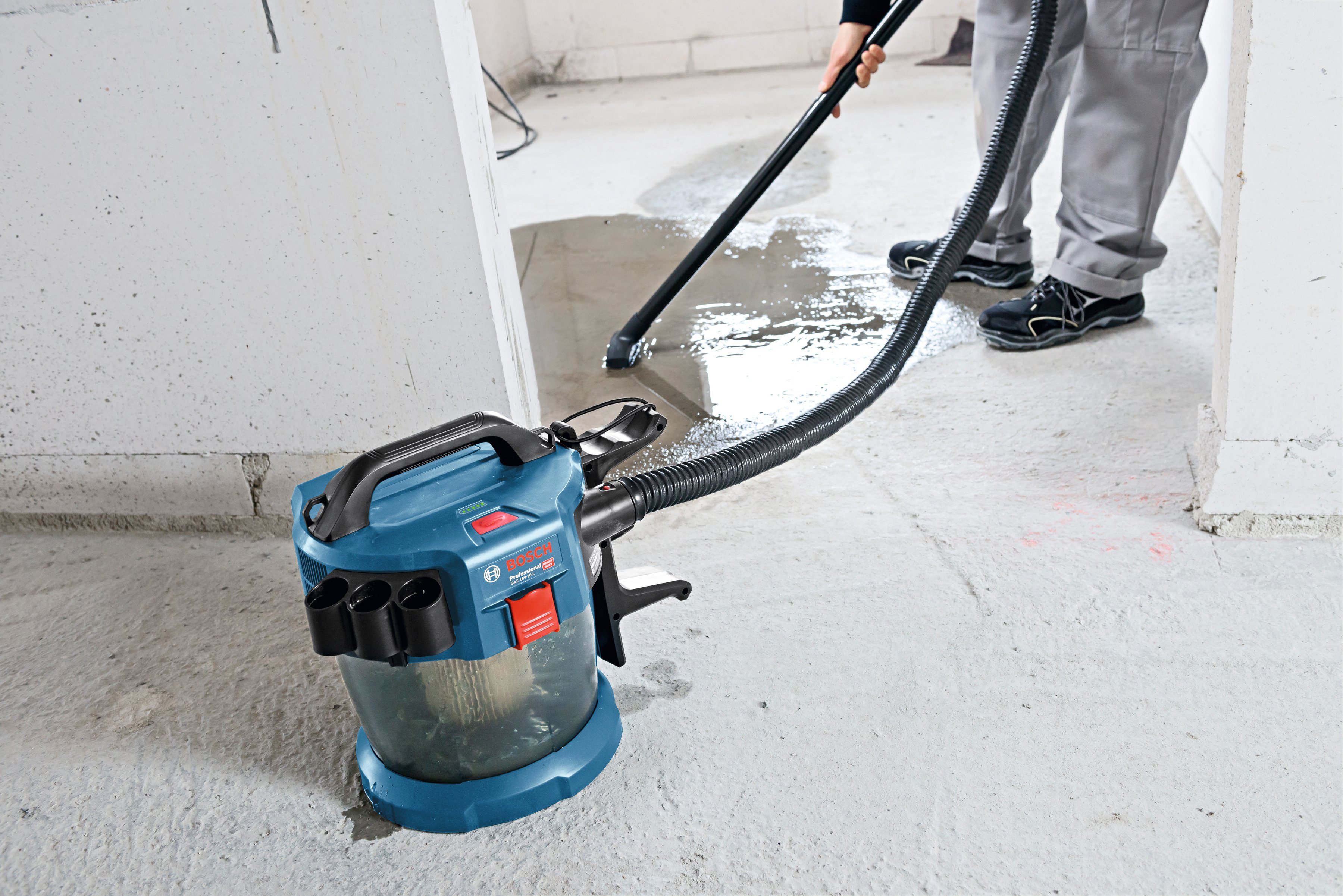 Bosch Professional Nass-Trocken-Akkusauger GAS 18V-10, beutellos, 10 l, inkl. Zubehör, ohne Akku und Ladegerät