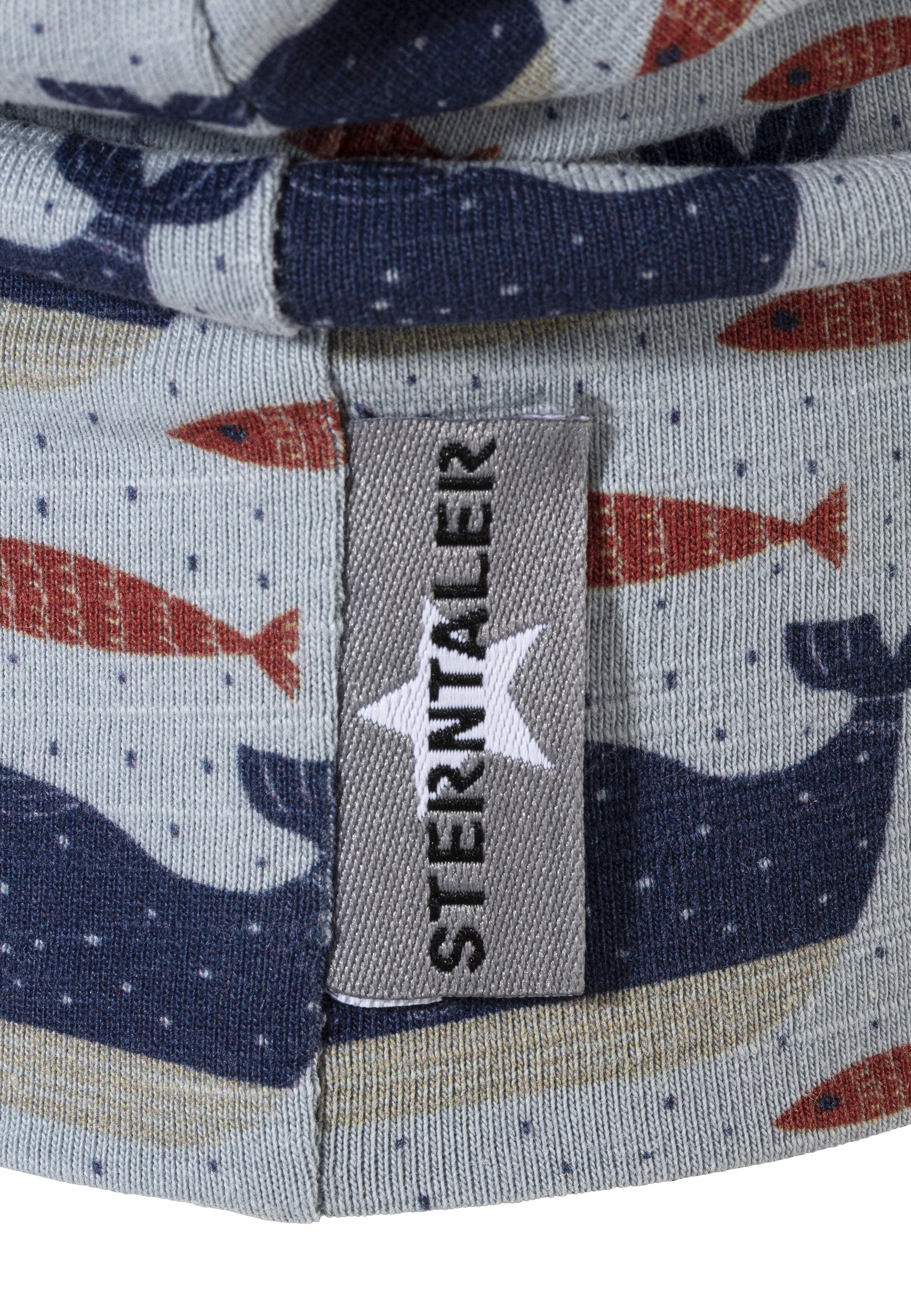 Beanie bedruckt mit Wal-Motiv in graublau