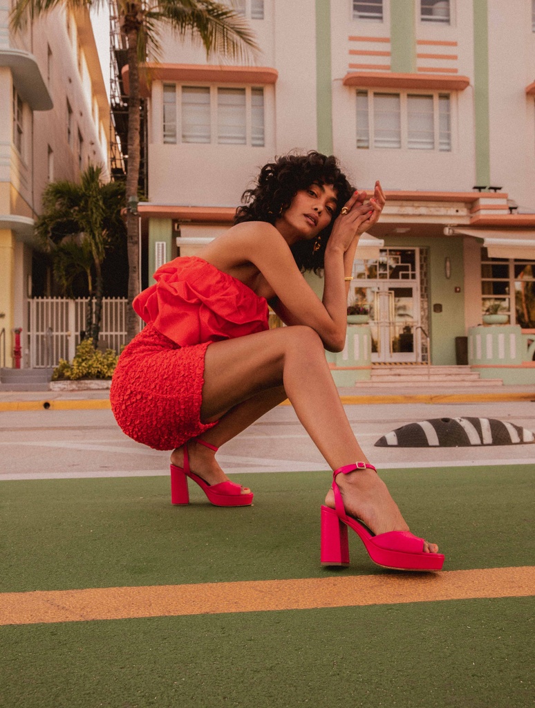 Lisa - Hot Pink