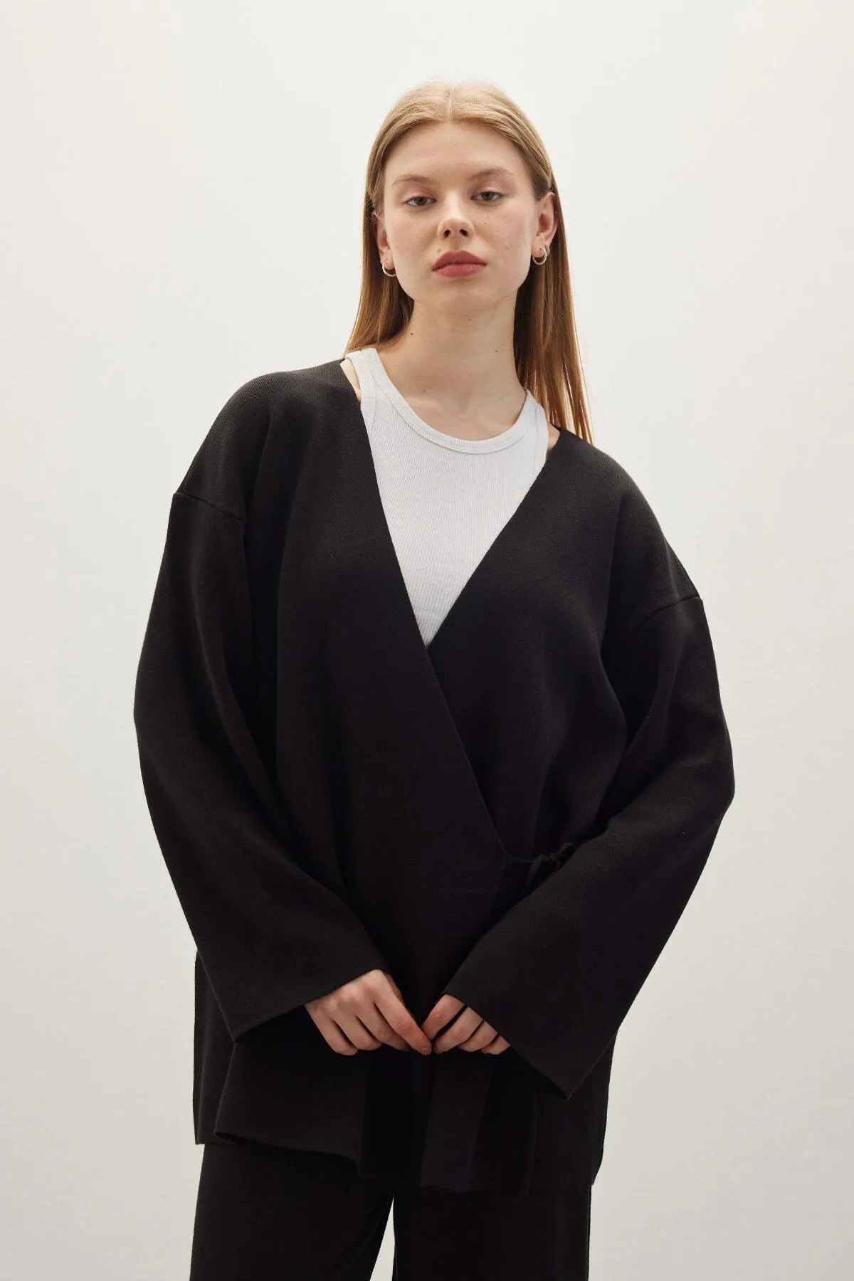 Manuka  FEINER STRICKKIMONO SCHWARZ