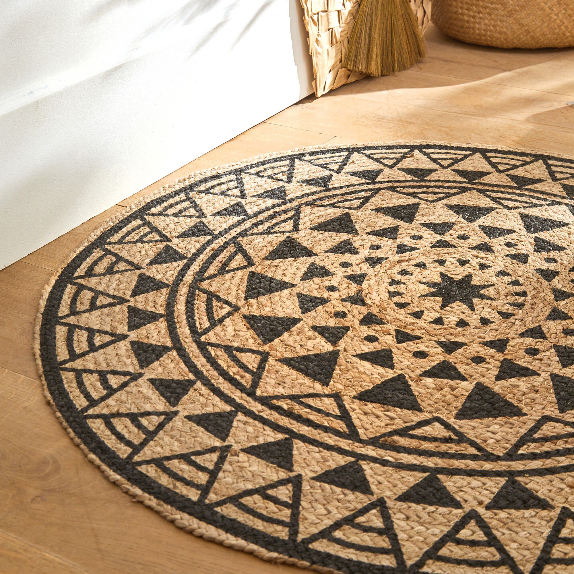 Tapis rond en jute imprimé noir