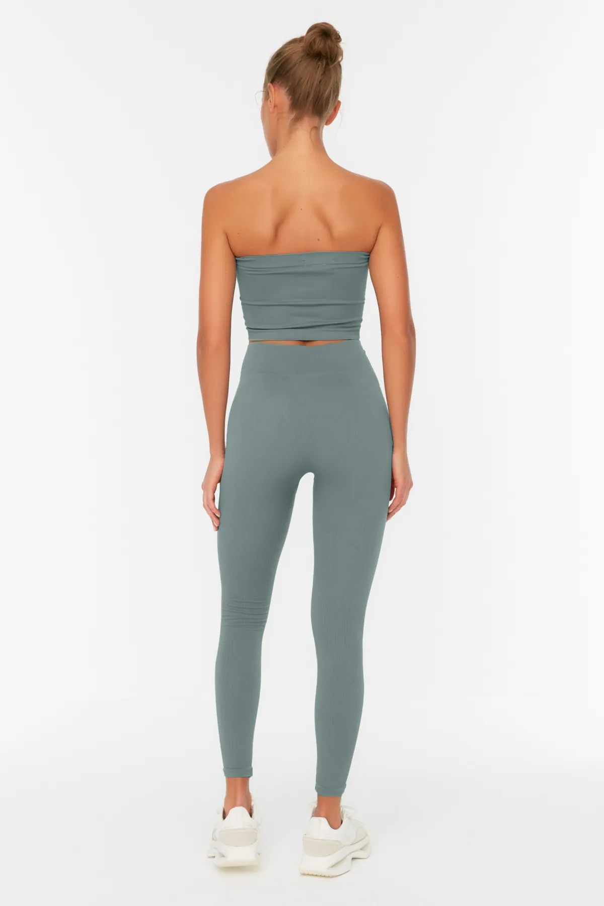 Trendyol Collection  Khakifarbene, nahtlos/nahtlos gestrickte Sport-Leggings in voller Länge TWOAW20TA0071
