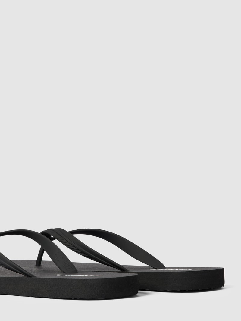 Zehentrenner mit Label-Details in schwarz
