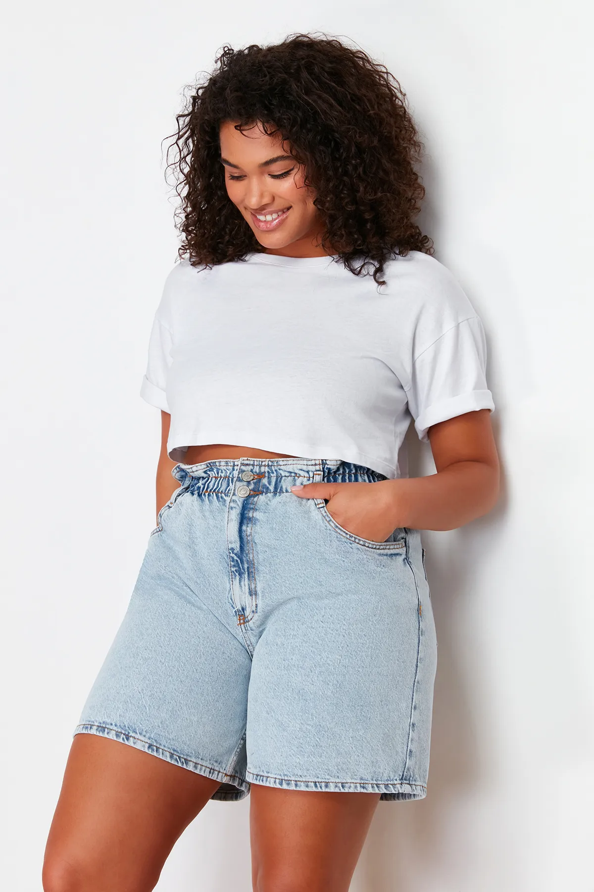 Trendyol Curve  Große Größen in Shorts & Bermudashorts - Blau - Hoher Bund