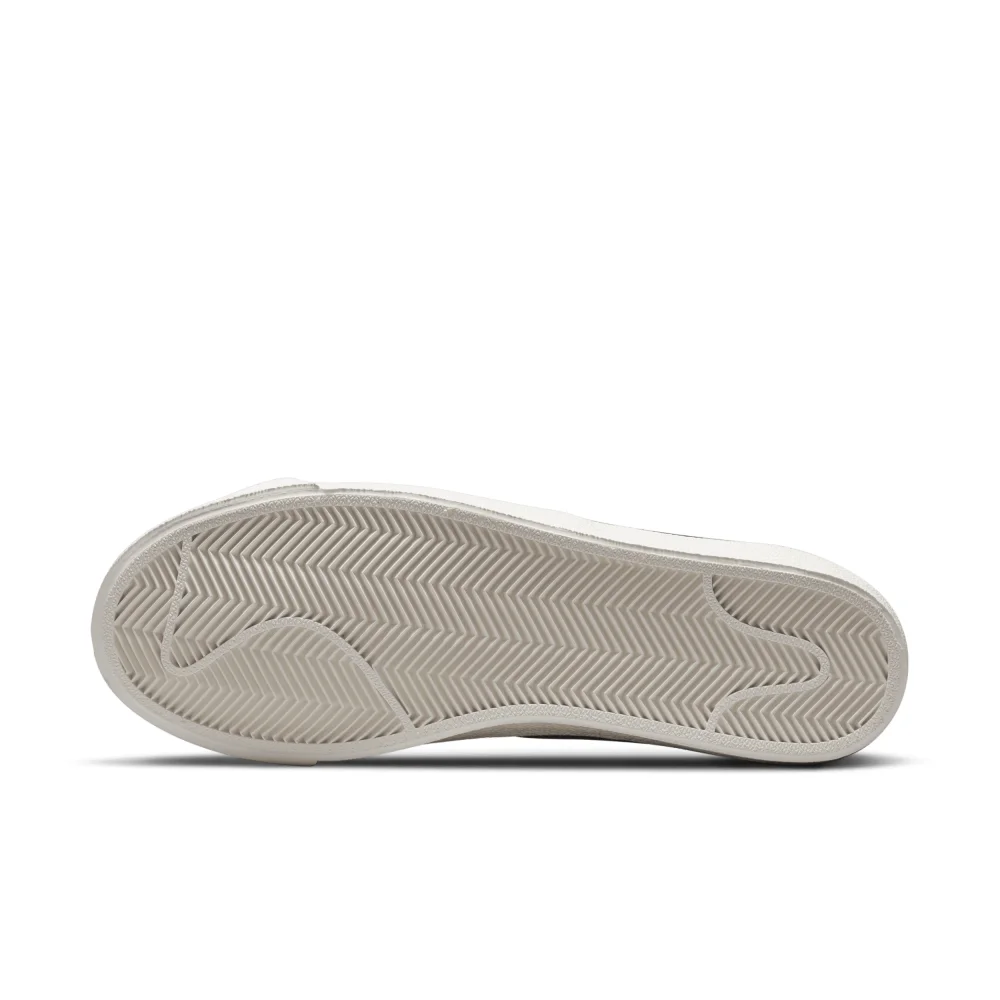 Nike Blazer Low 77 DC4769-102 / weiss