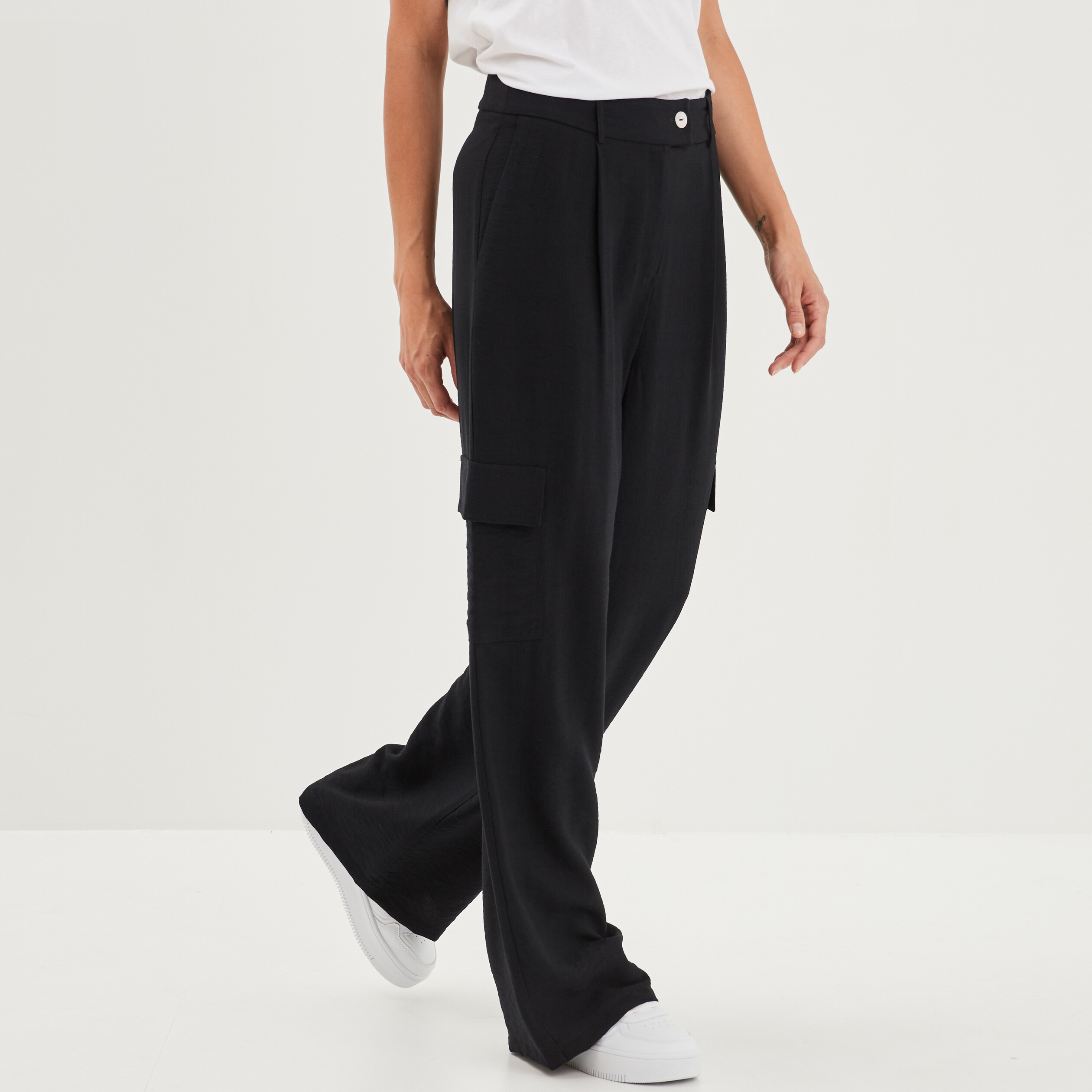 Pantalon cargo large fluide noir femme | La Halle